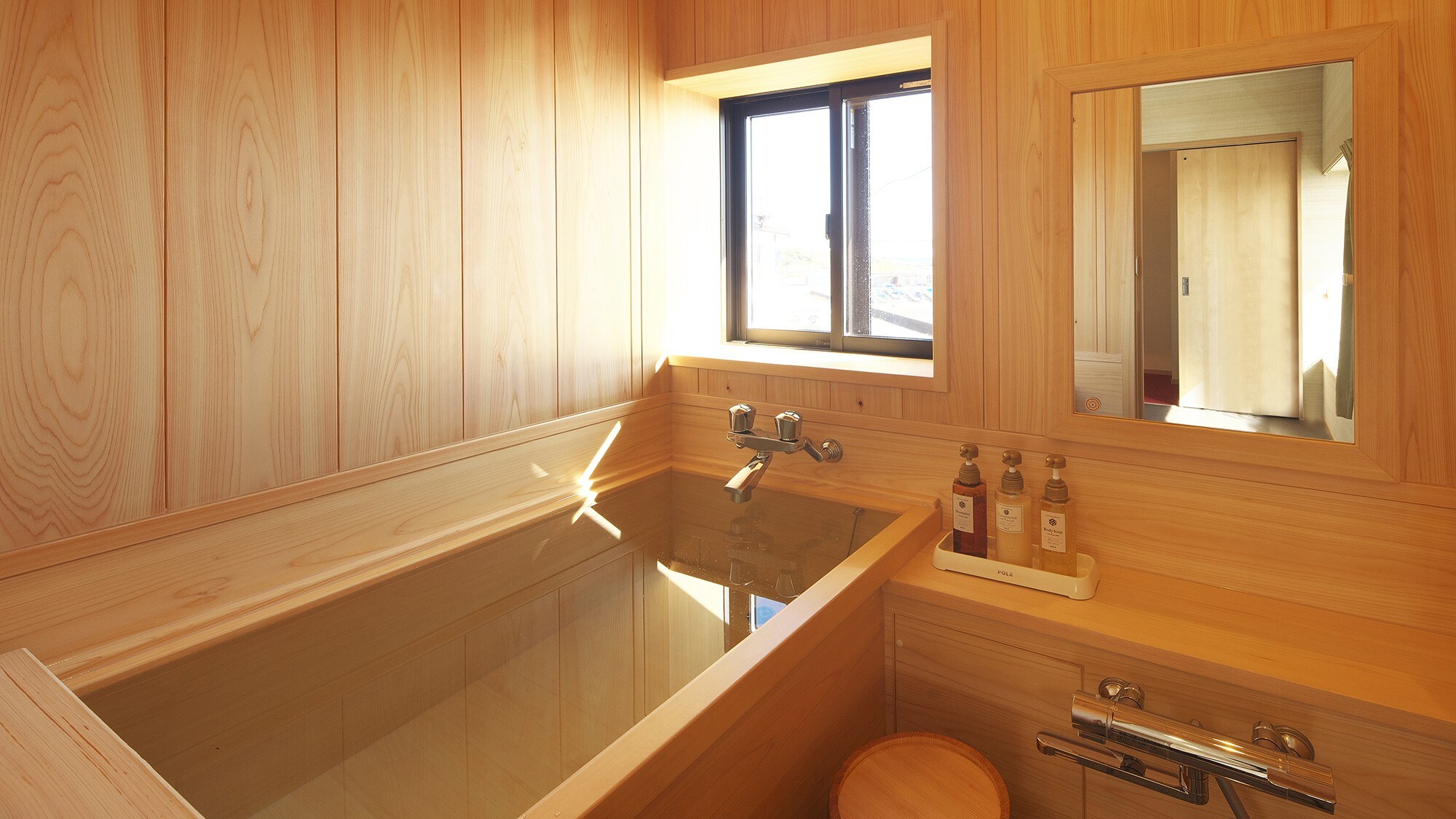 [Room with cypress bath] Unabara cypress bath