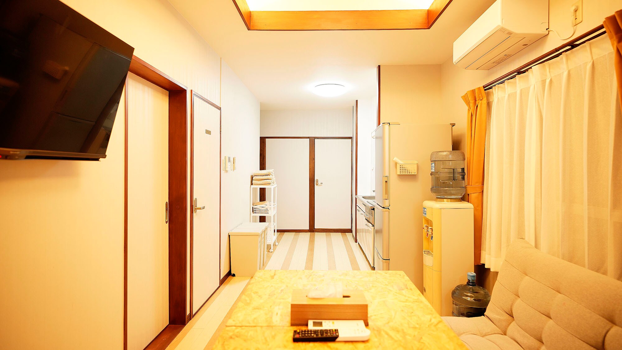 ・Room 201: Overall atmosphere of the room