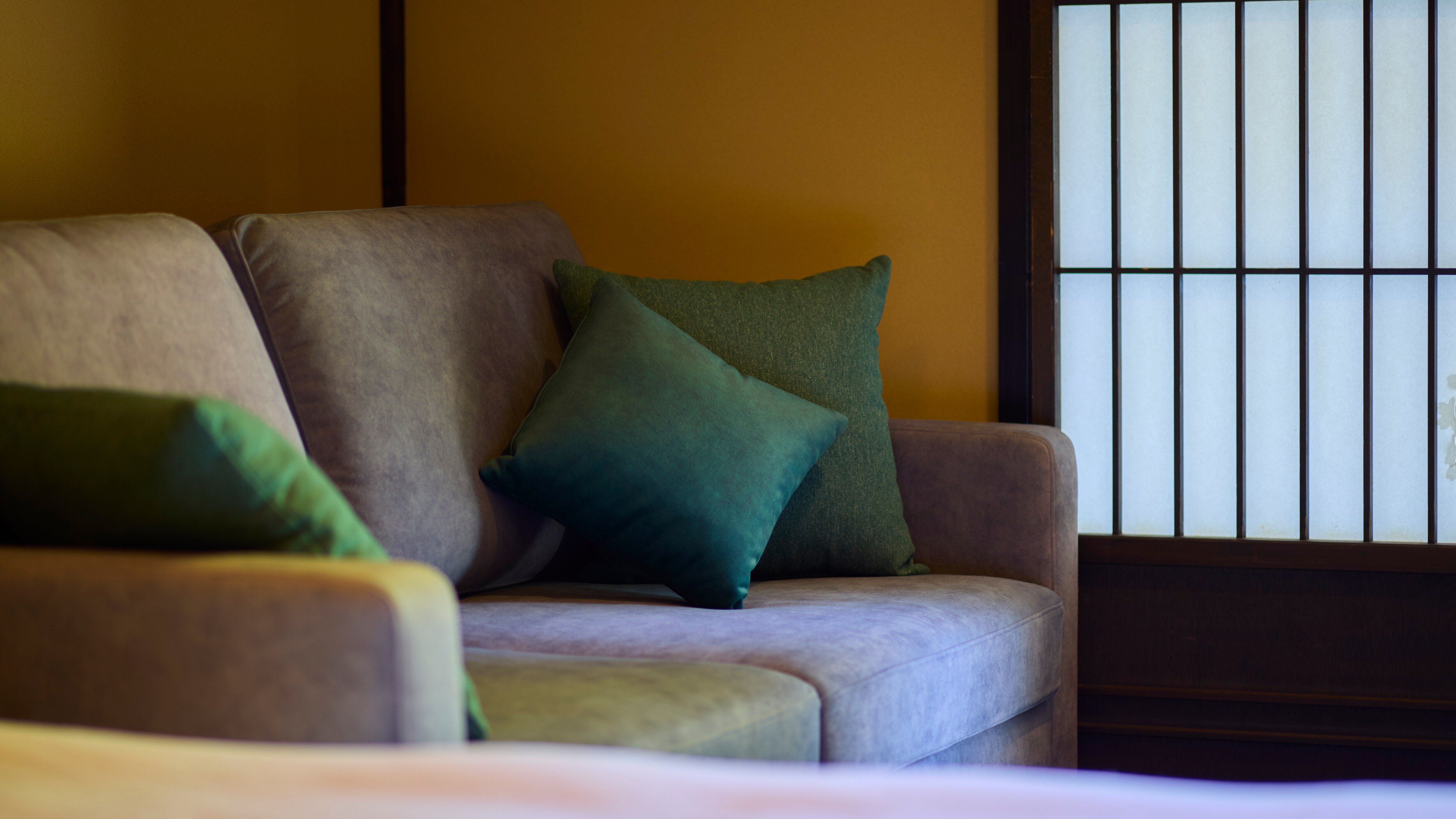 [Superior Japanese-style Room] A sofa by the window overlooking the courtyard. Enjoy a peaceful stay surrounded by nature in a room where you can feel the changing seasons.