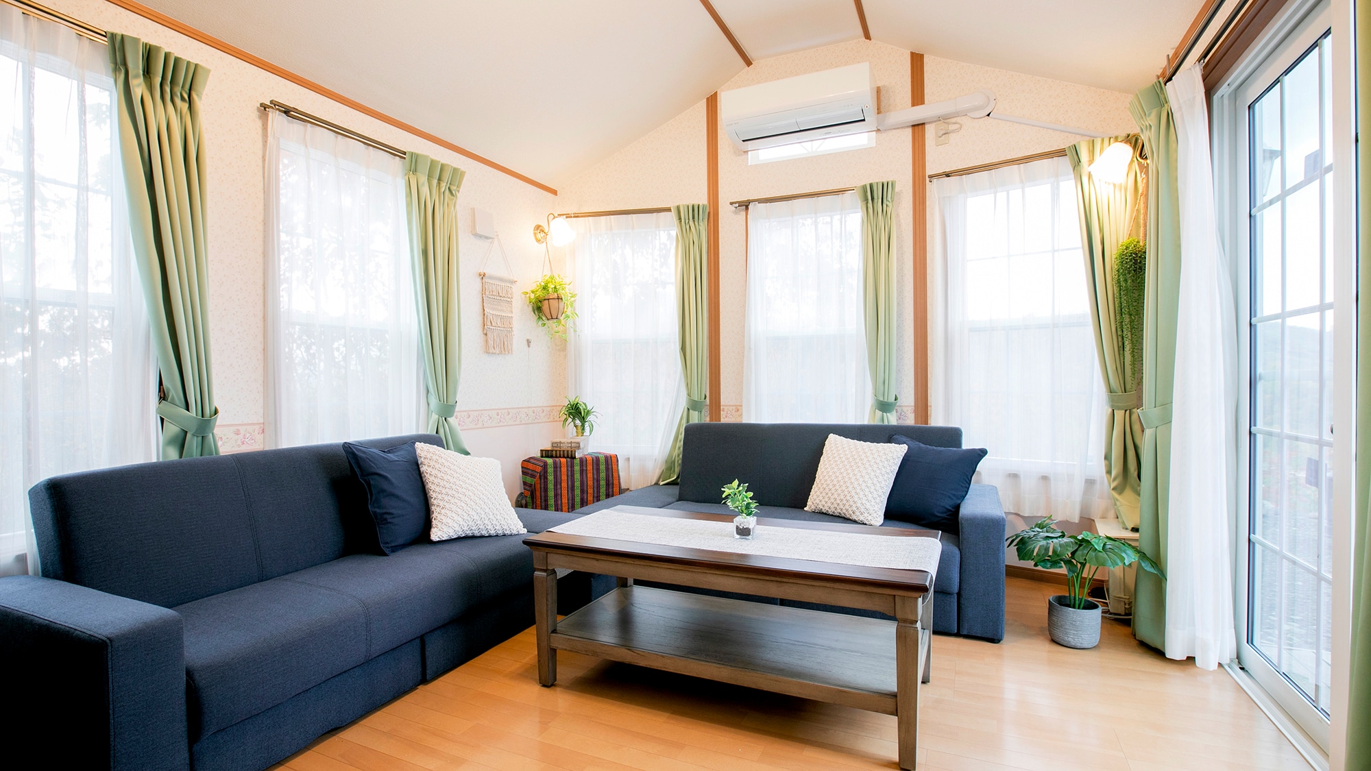 [Royal] There are 2 bedrooms ☆ An elegant time on the wooden deck directly from the room. Of course, the bathroom is separate ♪