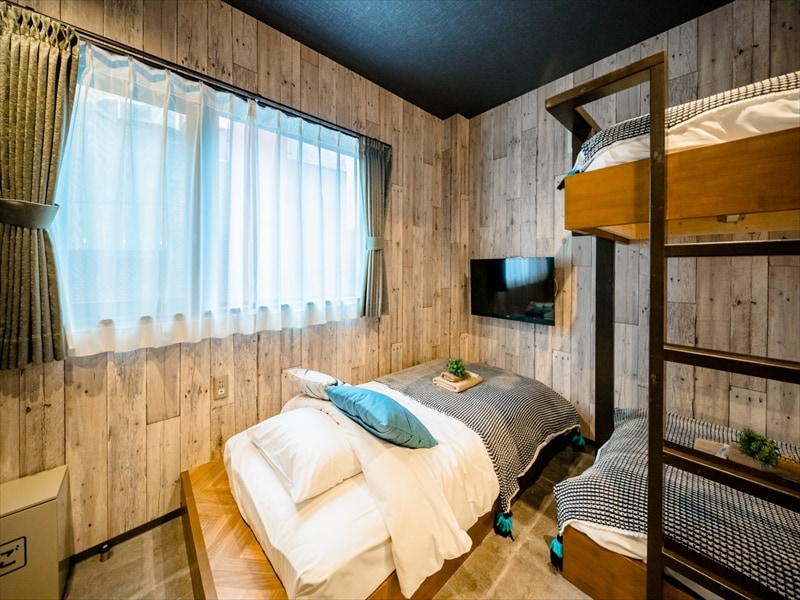 Triple room (11 square meters / 1 bunk bed, 1 single bed)
