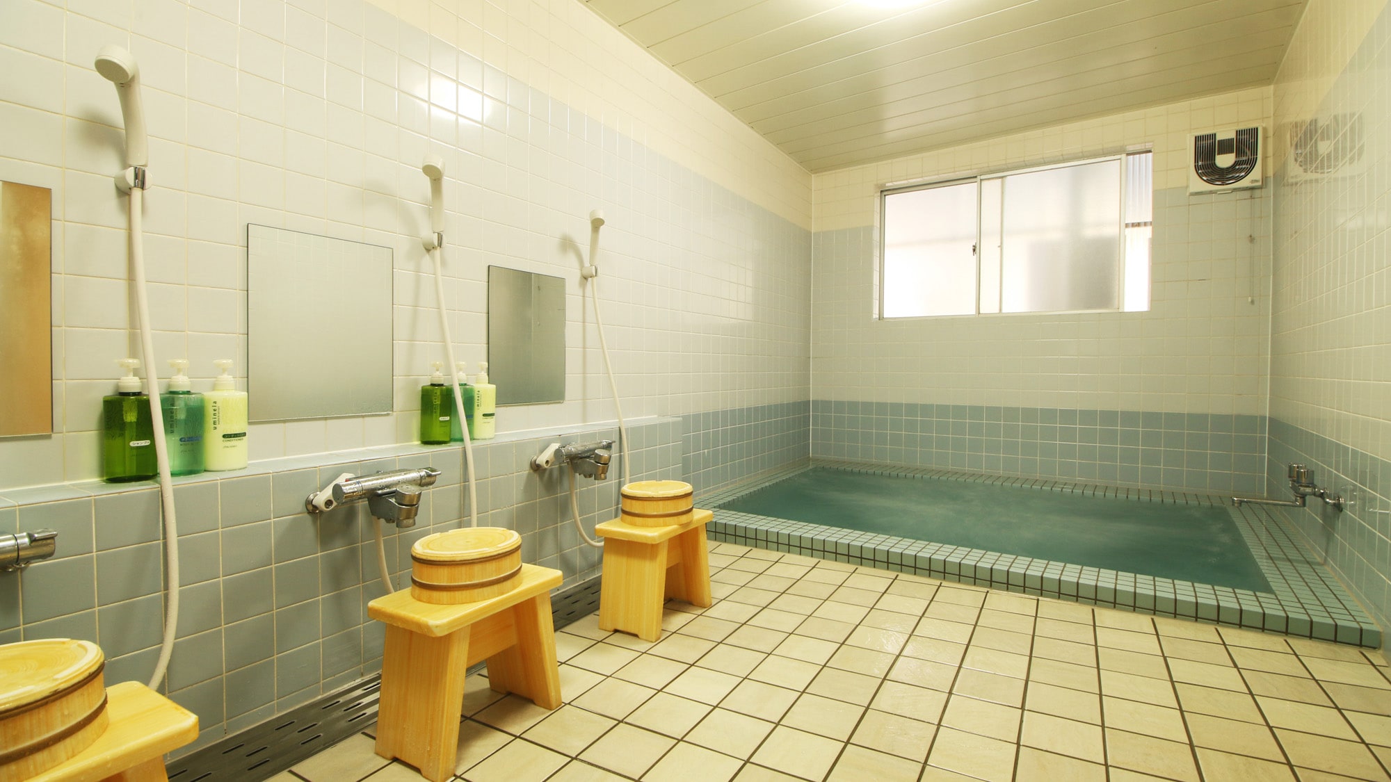 There is also a spacious washing area available.
