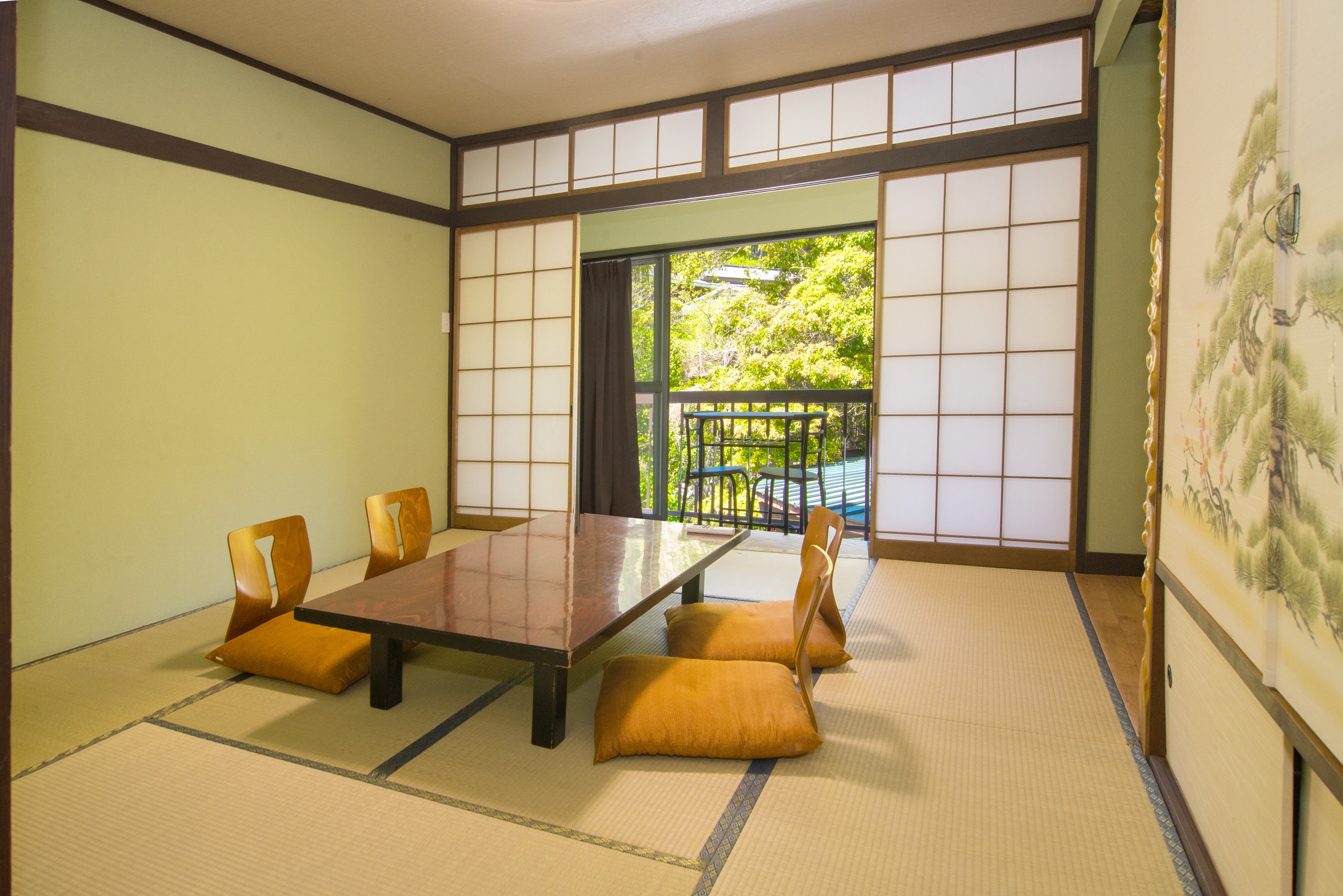 [Japanese-style room 8 tatami mats]