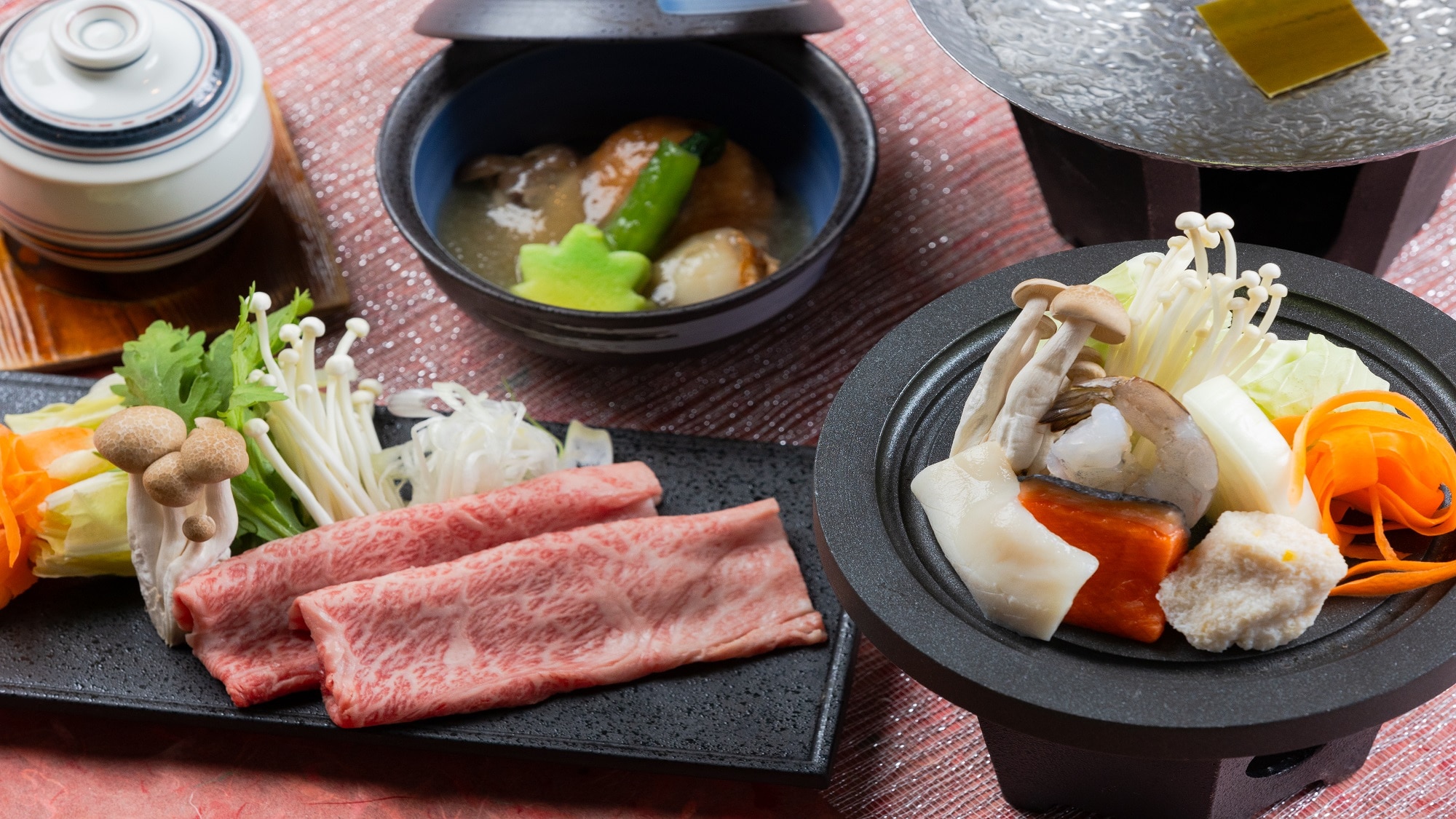 【兩種火鍋】村上牛肉涮涮鍋和海鮮鐵板燒，豪華特製料理！