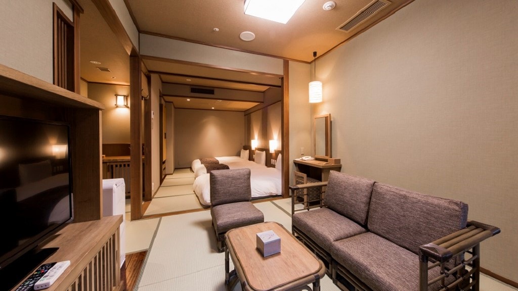 Natural hot spring with semi-open-air bath, deluxe triple 50 square meters / 3 people capacity