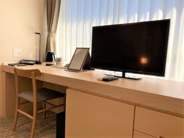 Single desk