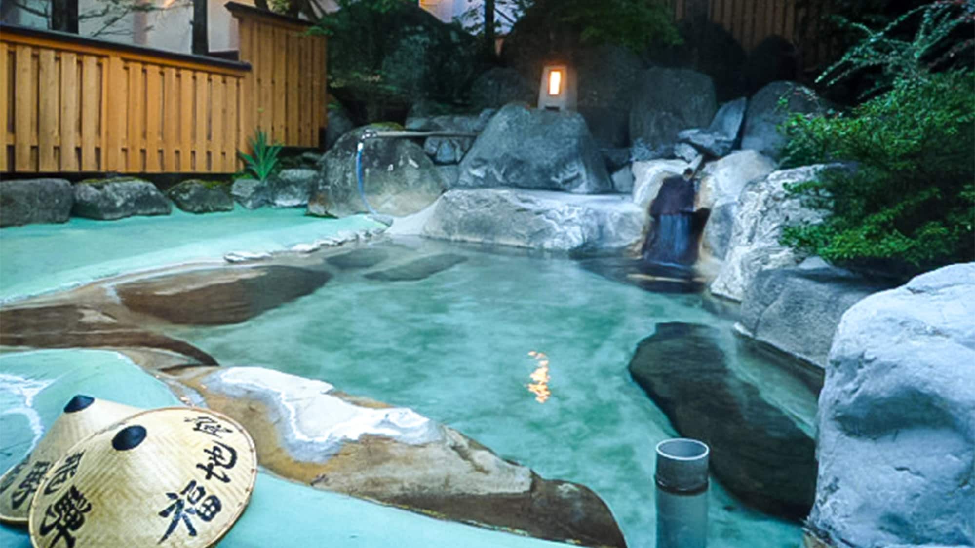 ・[Hot spring] From autumn to early winter, autumn leaves will also be in the baths.