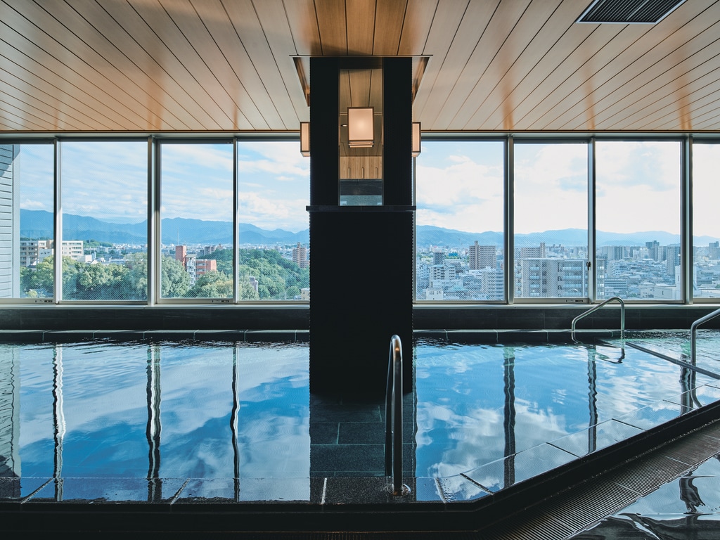 Large communal bath / indoor bath