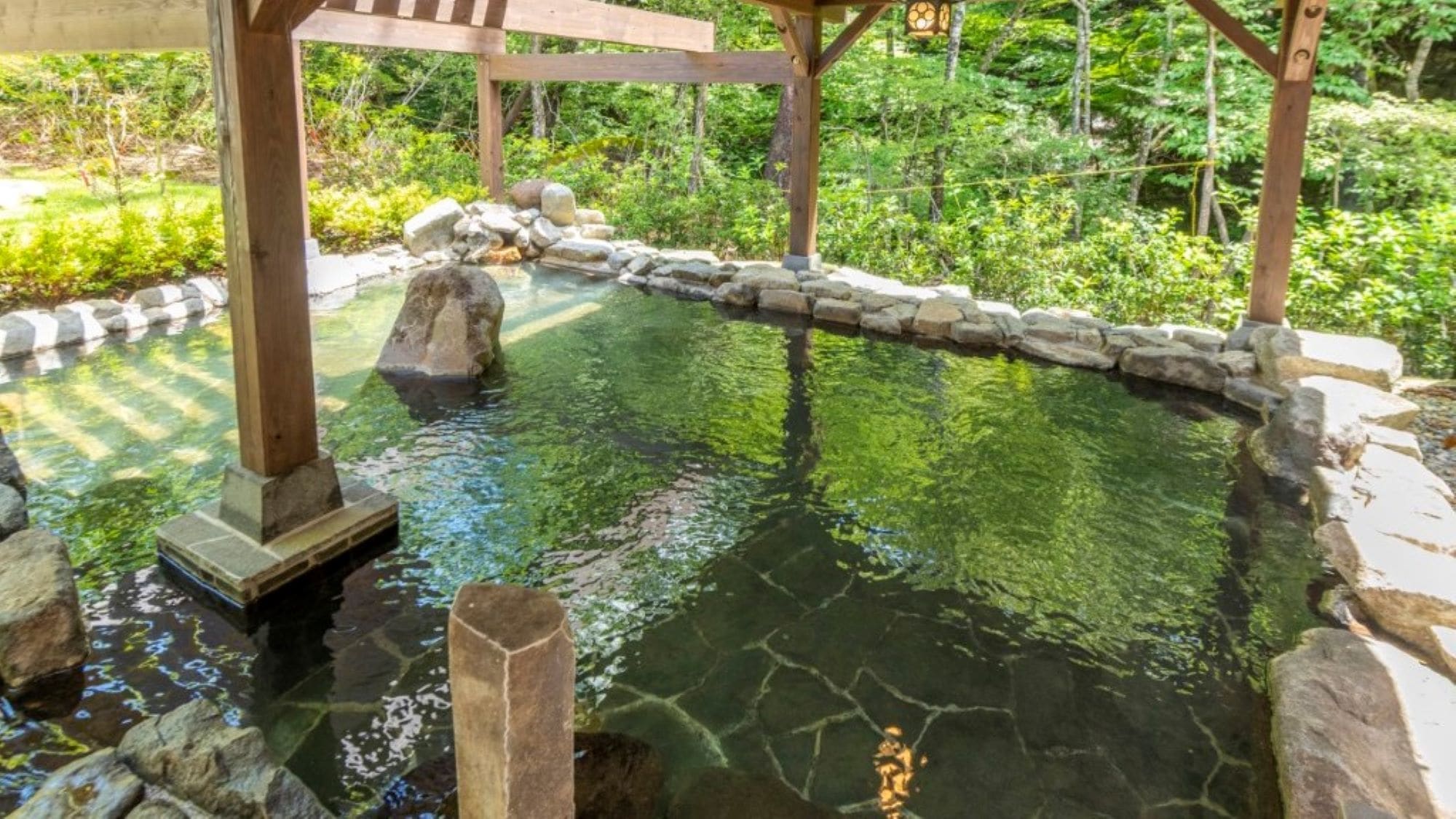 [Oyudokoro] "Open-air bath" Enjoy a relaxing bath with nature right in front of you