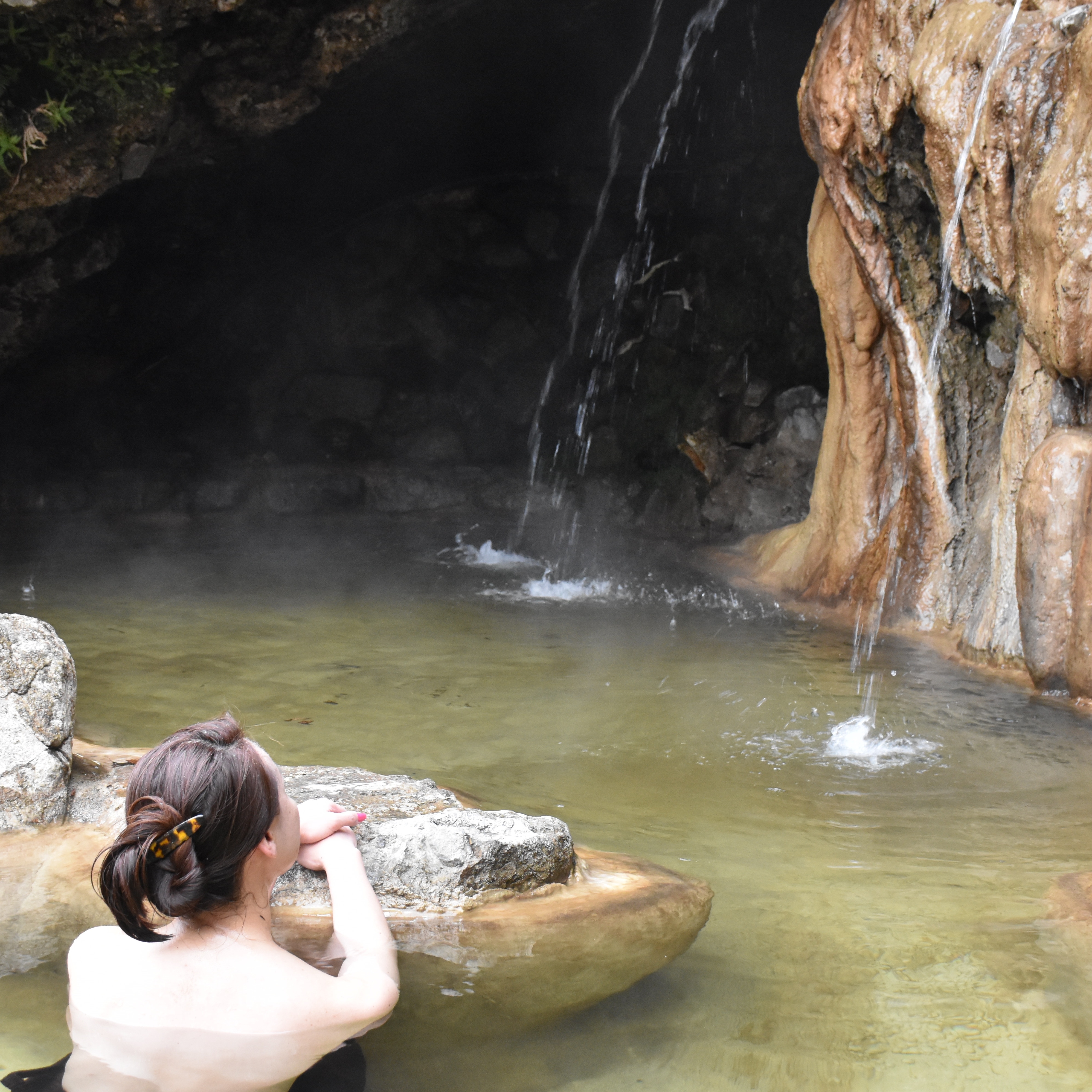 著名的天然洞穴露天浴池