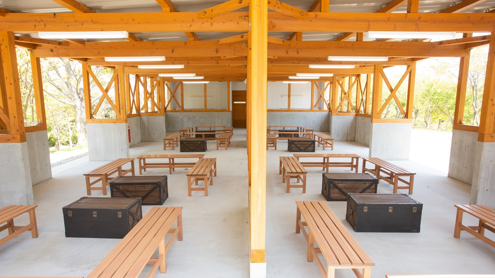 * [BBQ Terrace] 有了照明，即使在晚上也可以享受烧烤♪ 因为它有屋顶，所以即使在小雨天或阳光强烈的日子也可以放心。