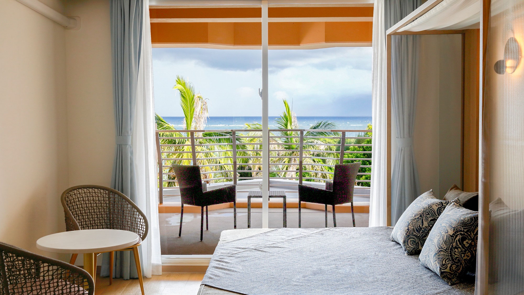 [Main Building/Deluxe Twin] A spacious room with a daybed and terrace of 36 square meters.