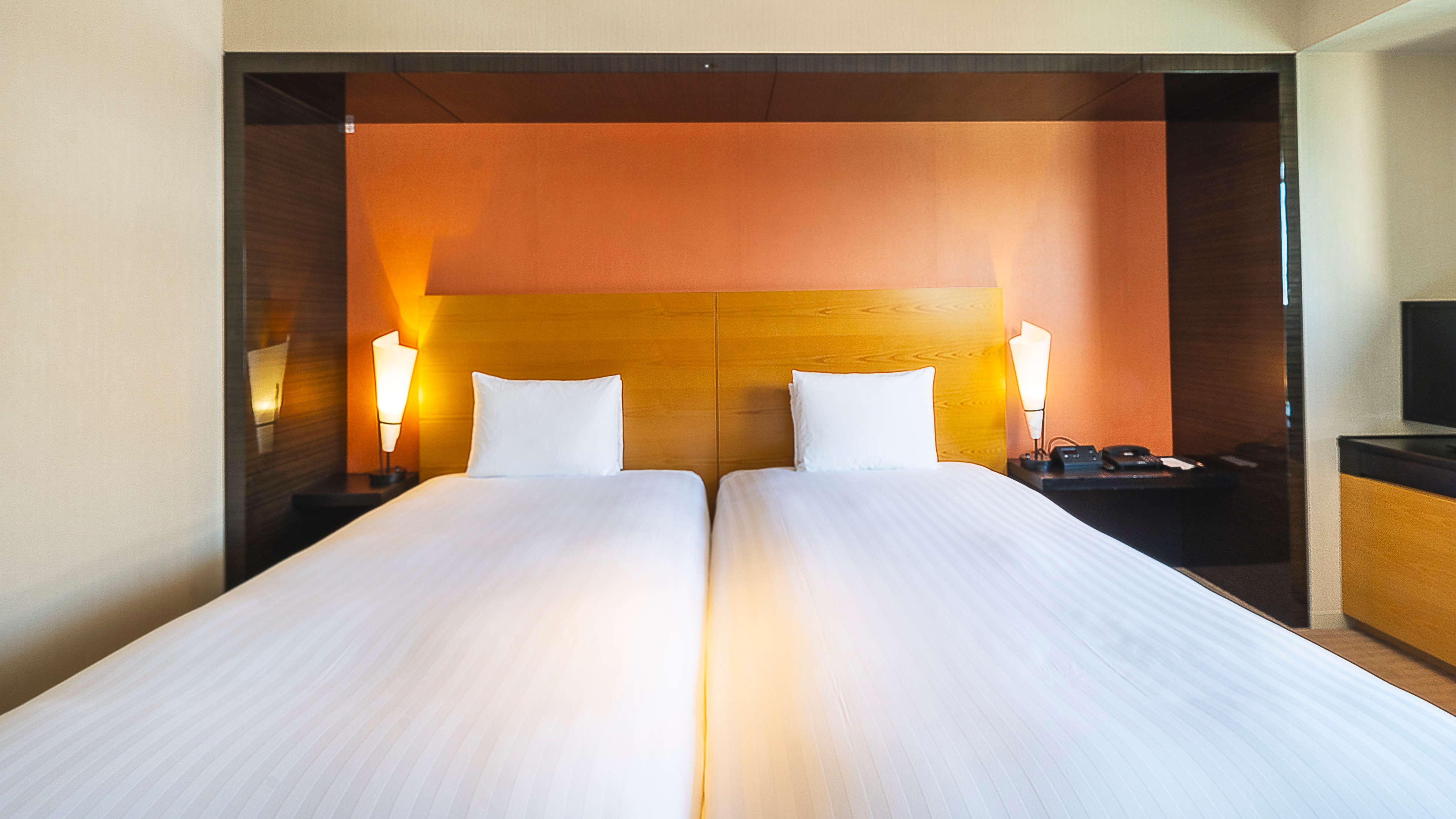 แฝดปานกลาง