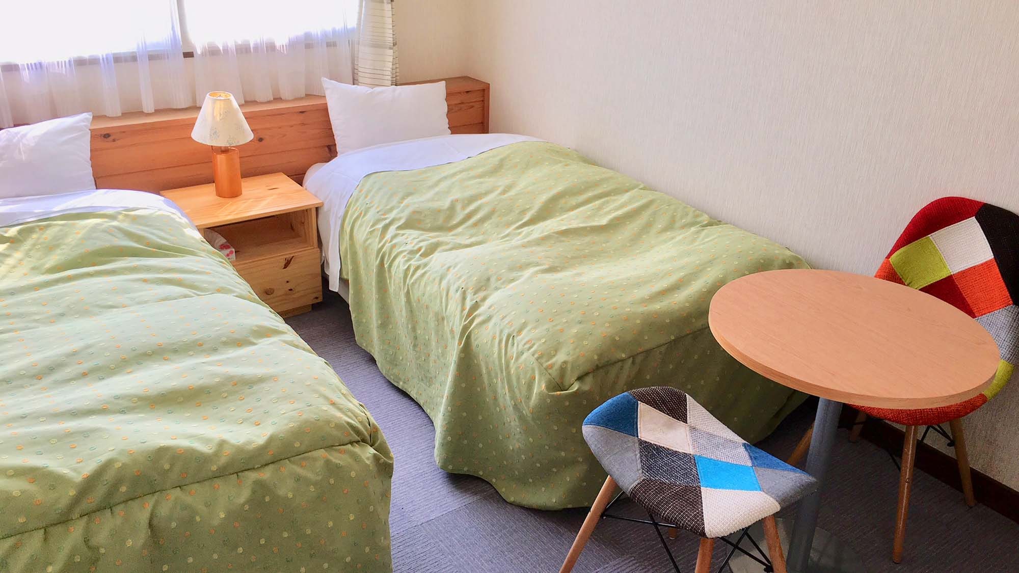 ・ [Example of Western-style twin] Please relax in a simple room.