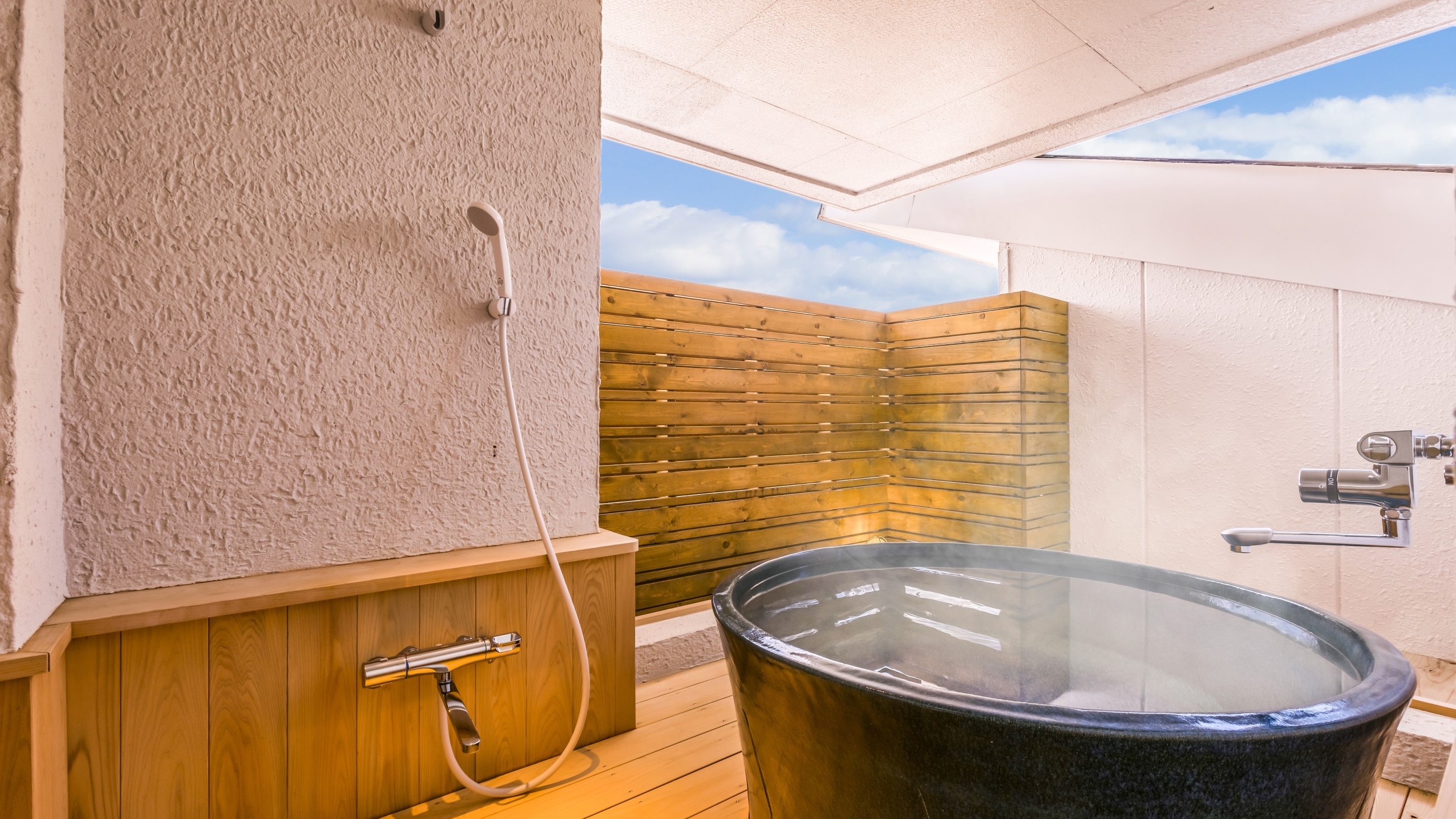 Standard Fourth Room with Panoramic Bath *The bathtub in the photo is not a hot spring.