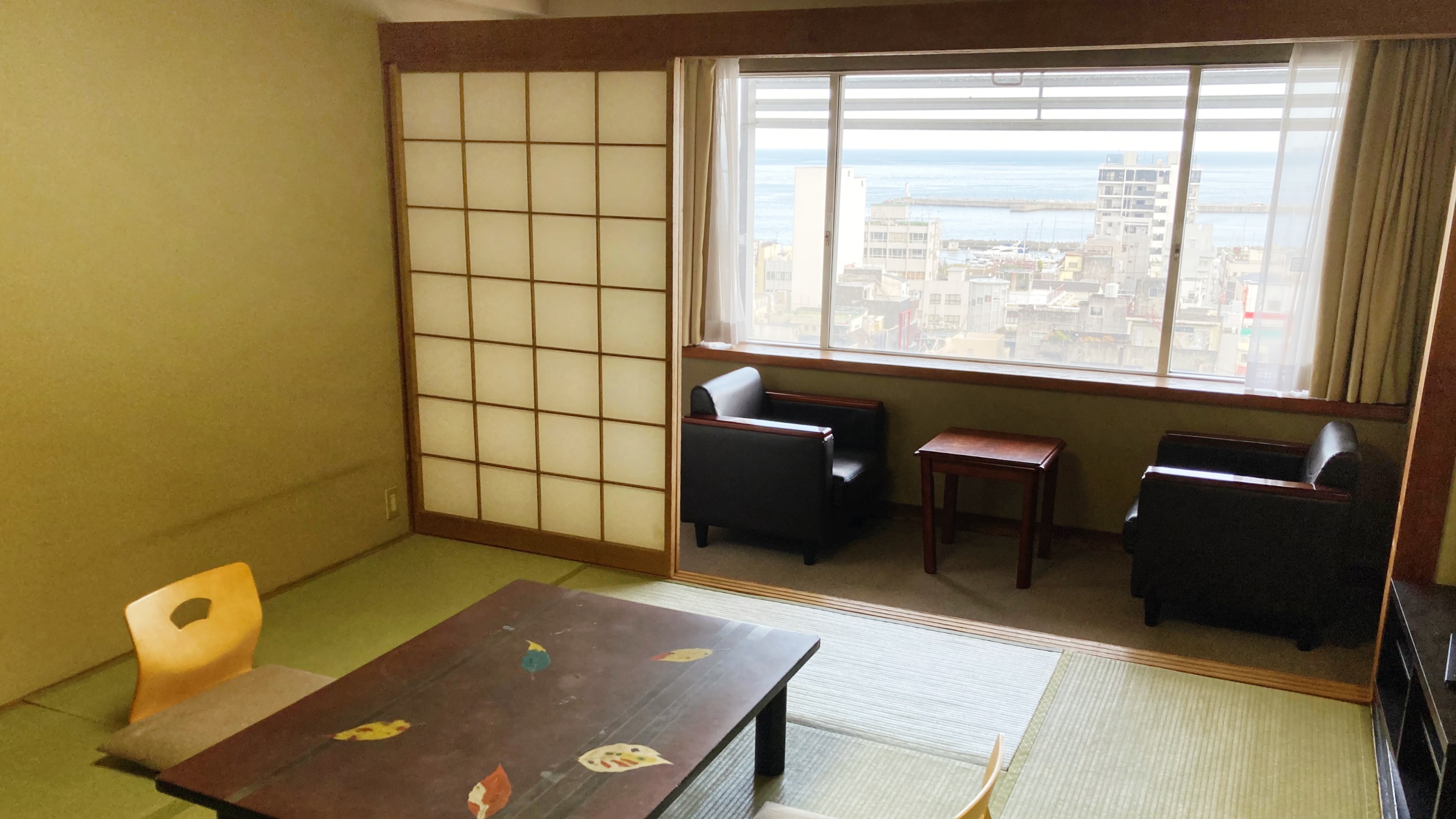 [Ocean side] Example of a 10 tatami Japanese-style room