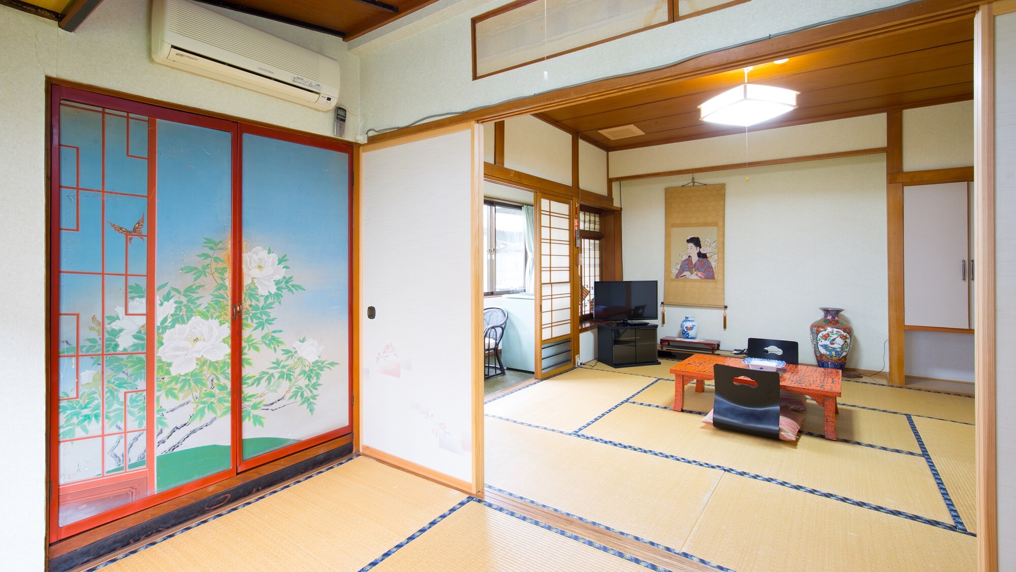 * One example of Japanese-style room / There is also a large room that can accommodate up to 3 people.
