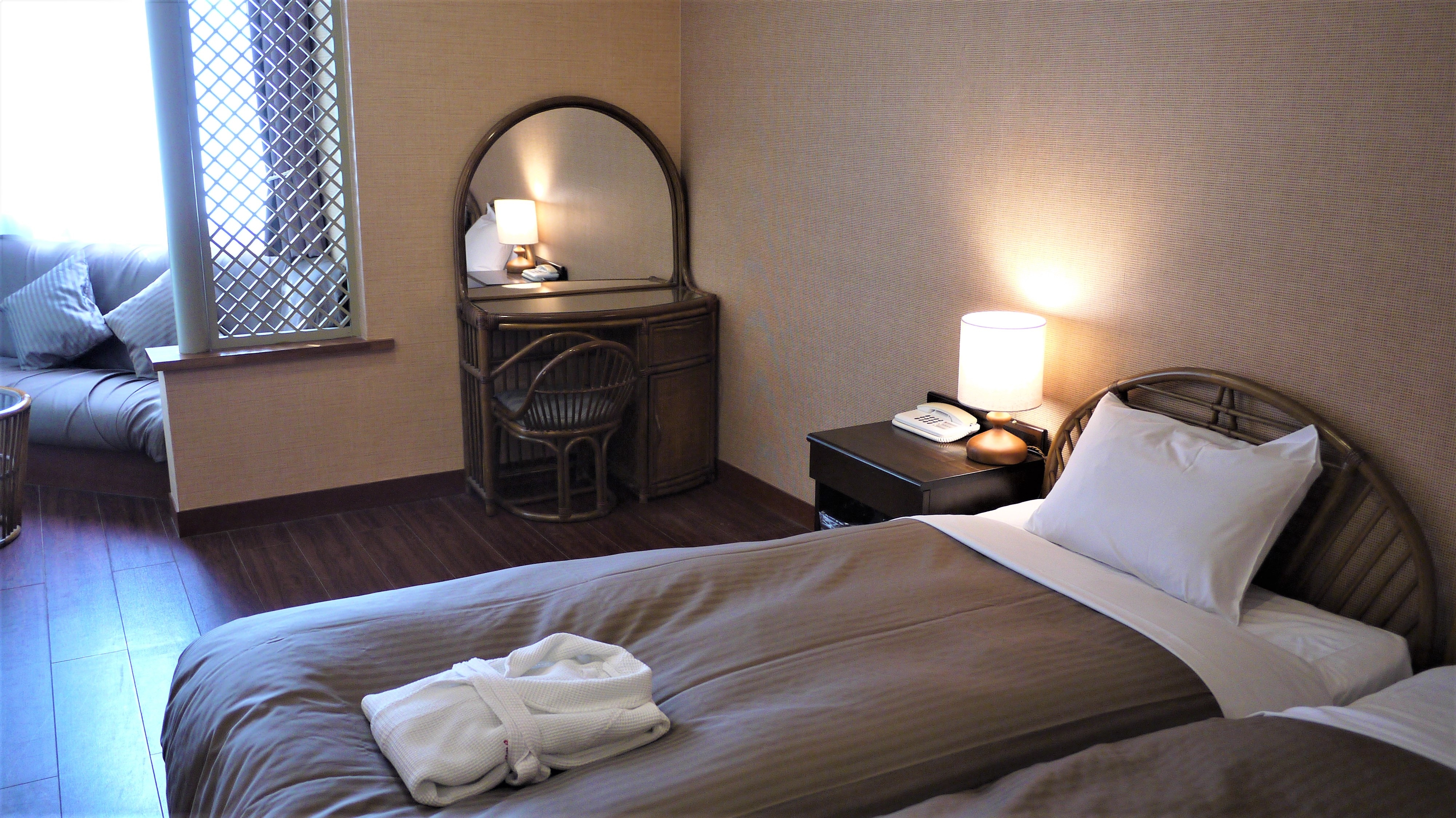 DX Twin Room Example