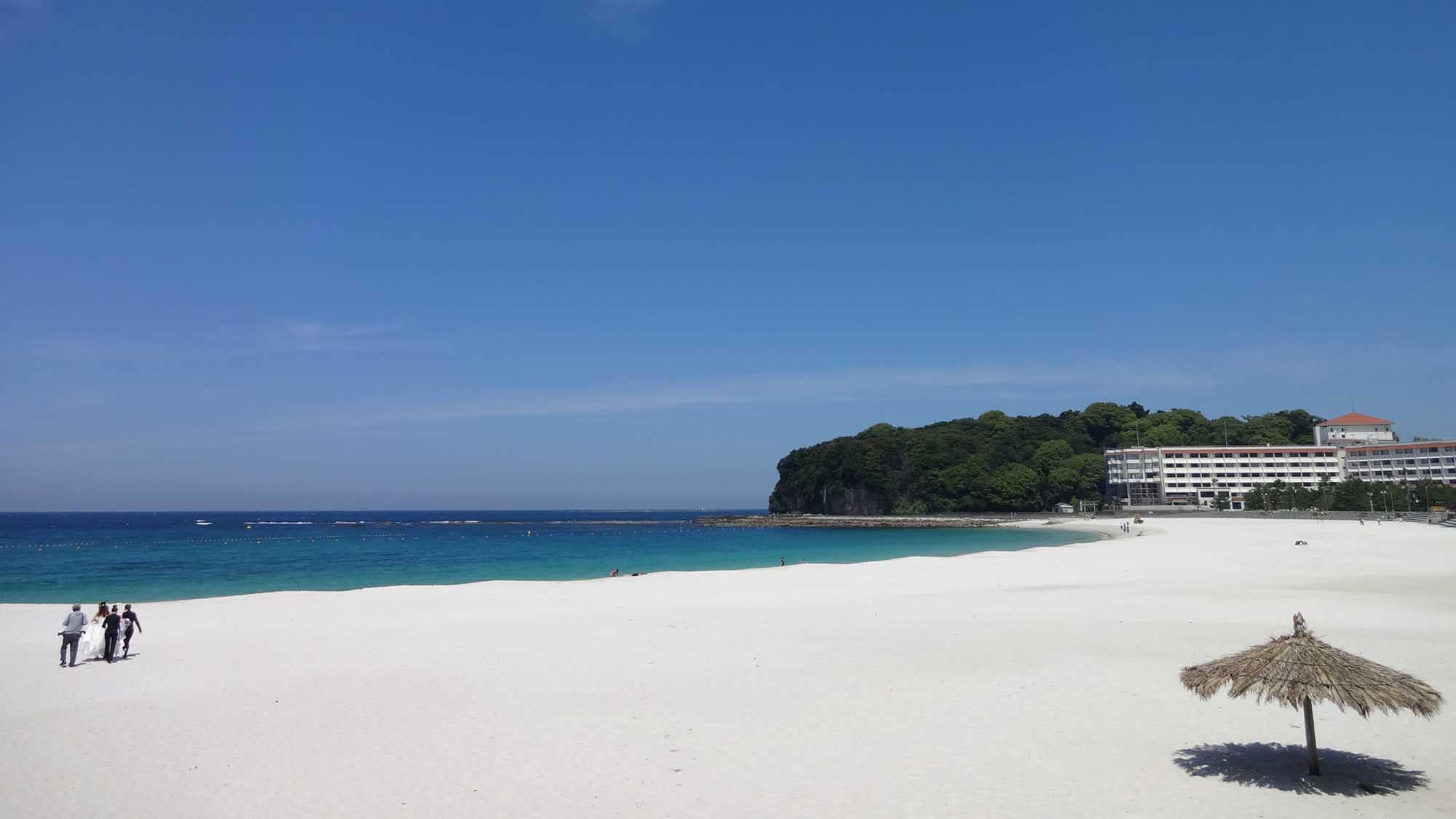 ・Shirahama Beach is just a 3-minute walk away.