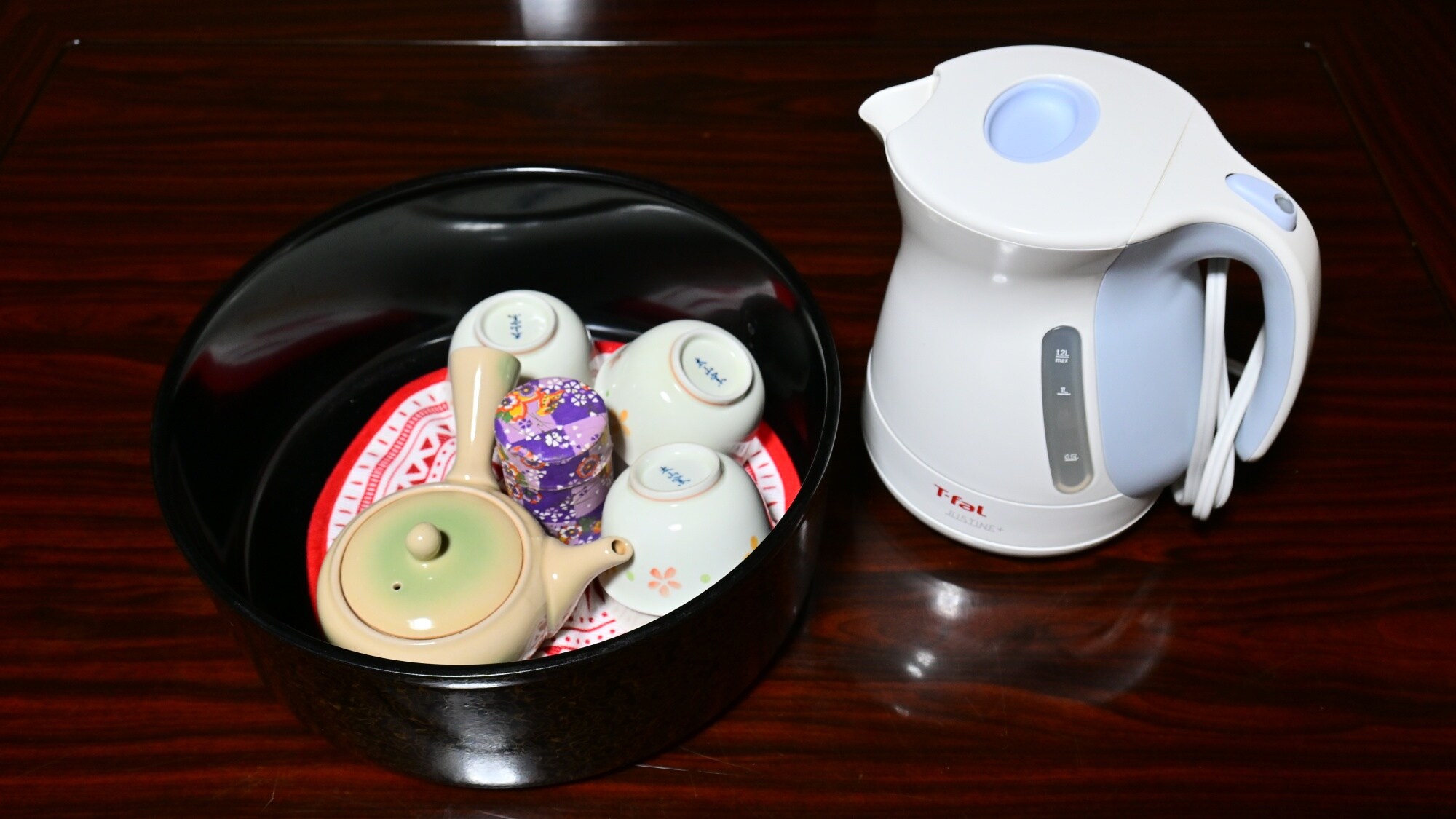 *[茶具] 回到房间后，喝点茶，休息一下♪