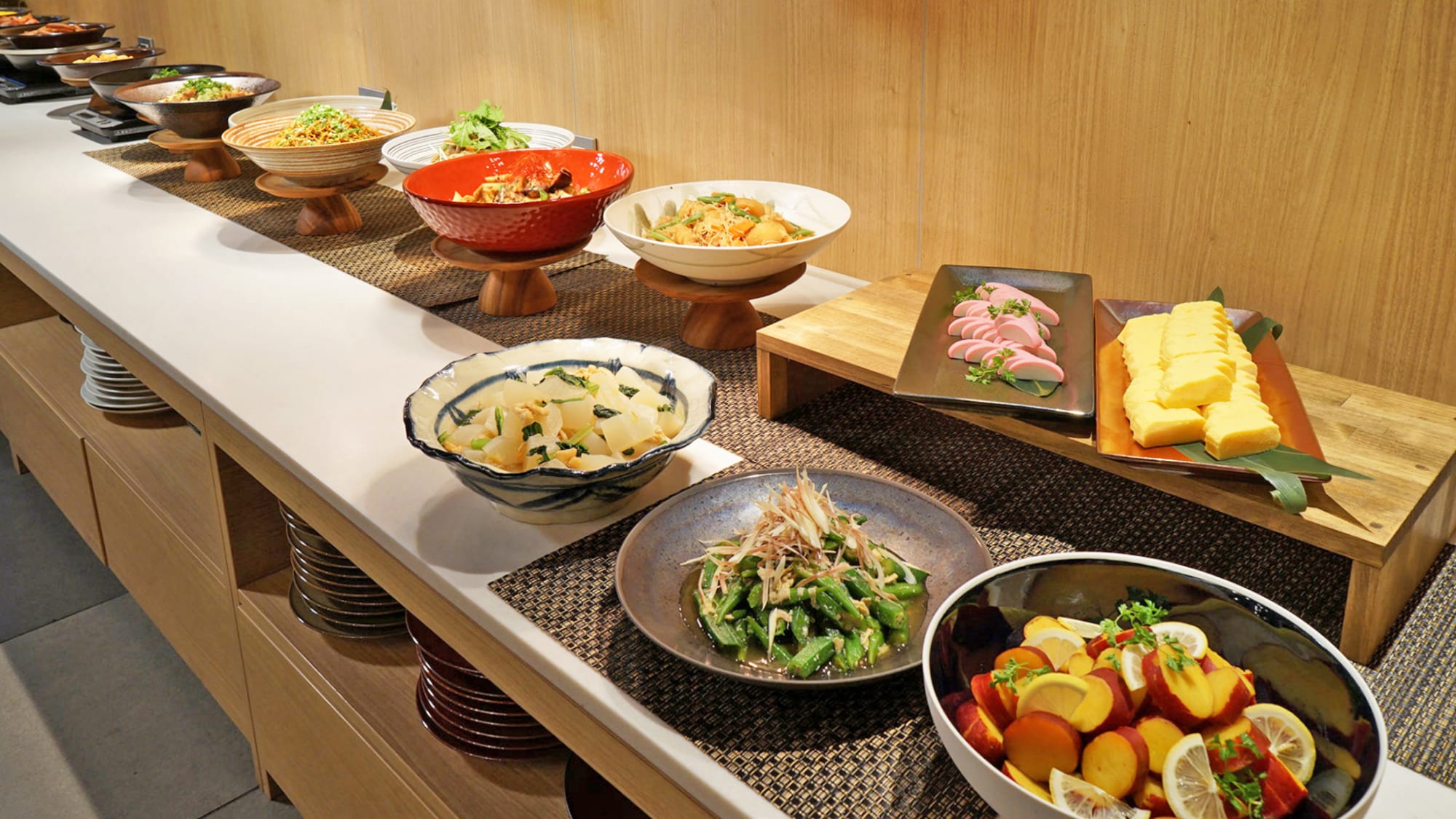 [Sarapan prasmanan] Nikmati sarapan dengan cita rasa khas Kyoto, seperti yuba (kulit tahu) dan sayuran Kyoto.