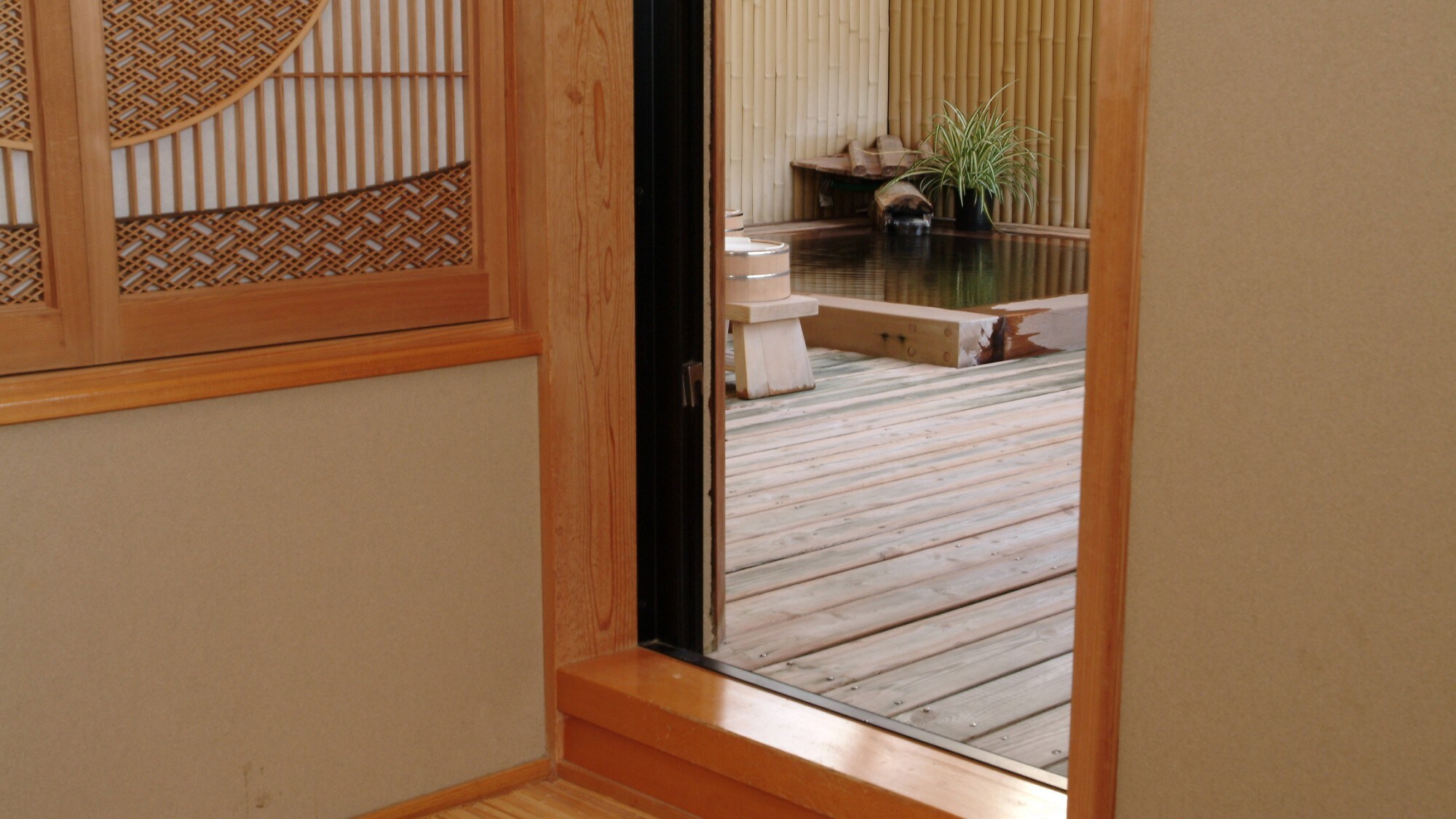[Top floor guest room with open-air bath] Two rooms, 12 tatami mats and 10 tatami mats, with open-air hot spring bath