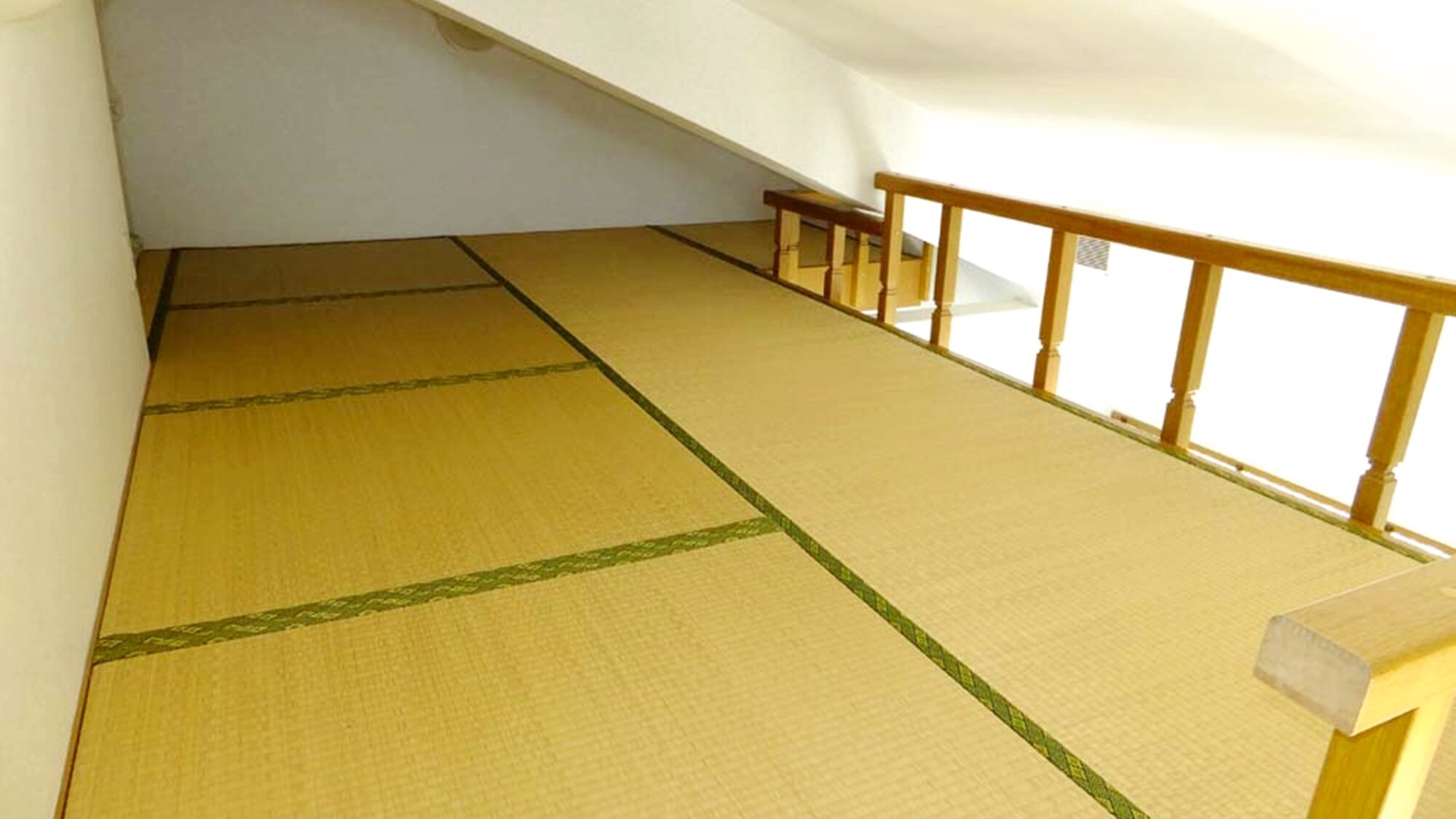 *Example of a Japanese-style room with 8 tatami mats and a loft. Includes a tatami loft. Up to 6 people can stay with futons.