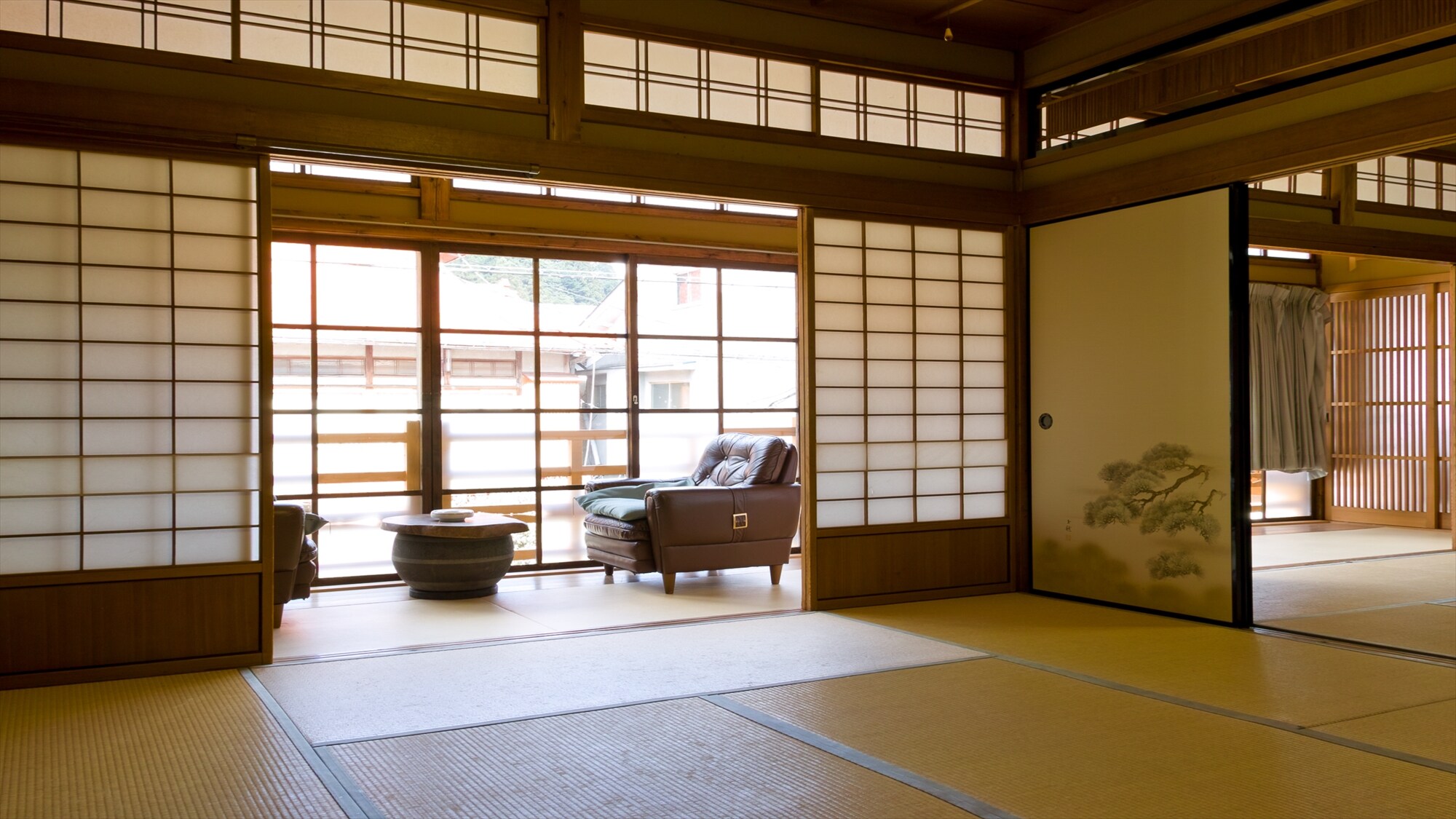 Hiroma (8 tatami mats & times; 4 tatami mats, shared toilet and washbasin)