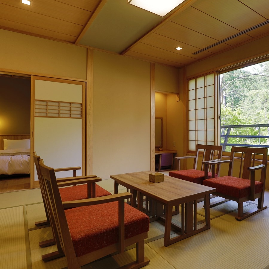 Selain Tenza, kami menawarkan berbagai kamar tamu, berpusat pada kamar Jepang dan Barat yang menggabungkan kehangatan Jepang dan kenyamanan Barat.
