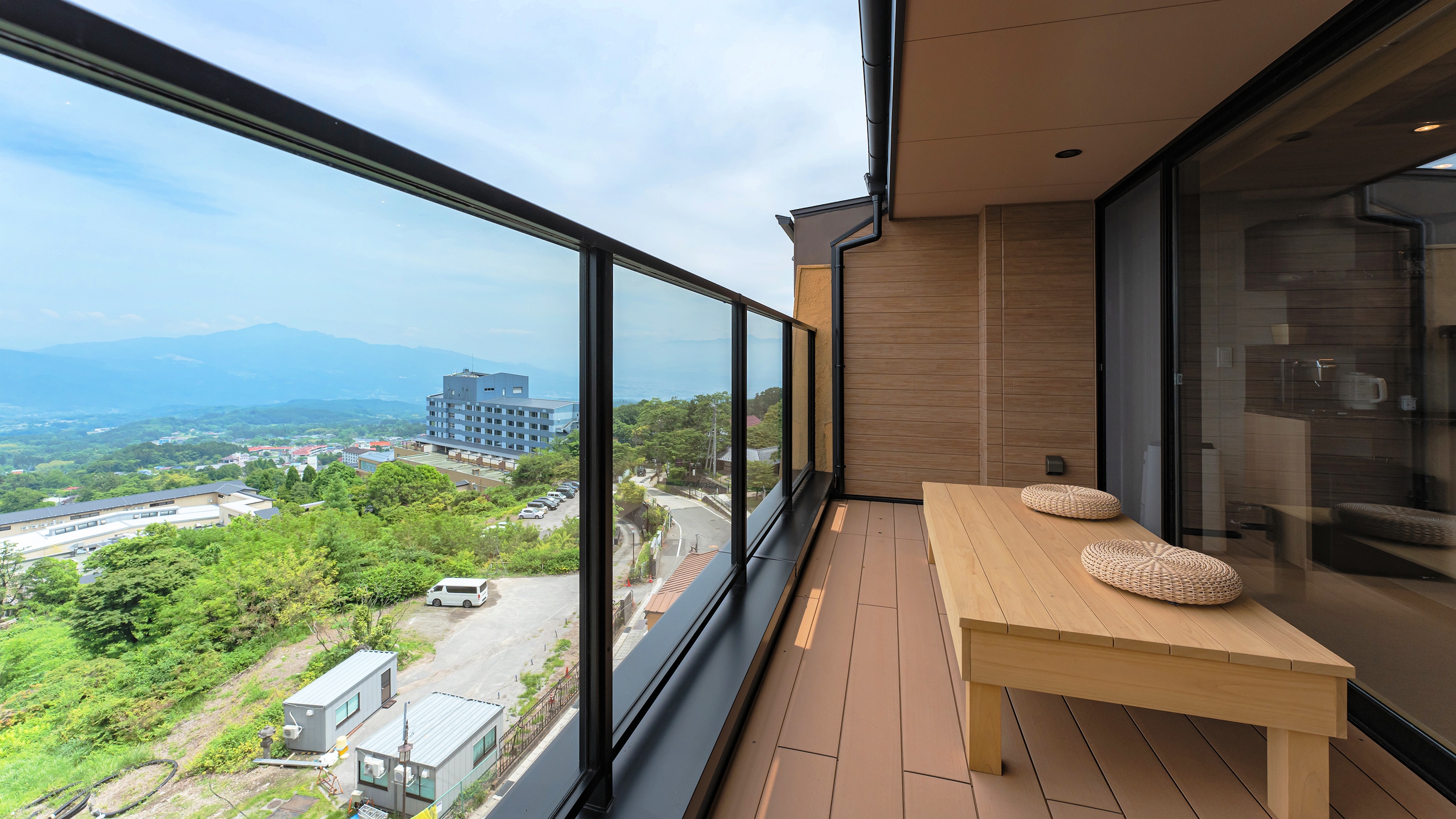 ■Phòng■Không hút thuốc [Phòng kiểu Nhật-Tây có bồn tắm bán lộ thiên có dòng chảy tự do (701)] Được cải tạo vào tháng 4 năm 2024