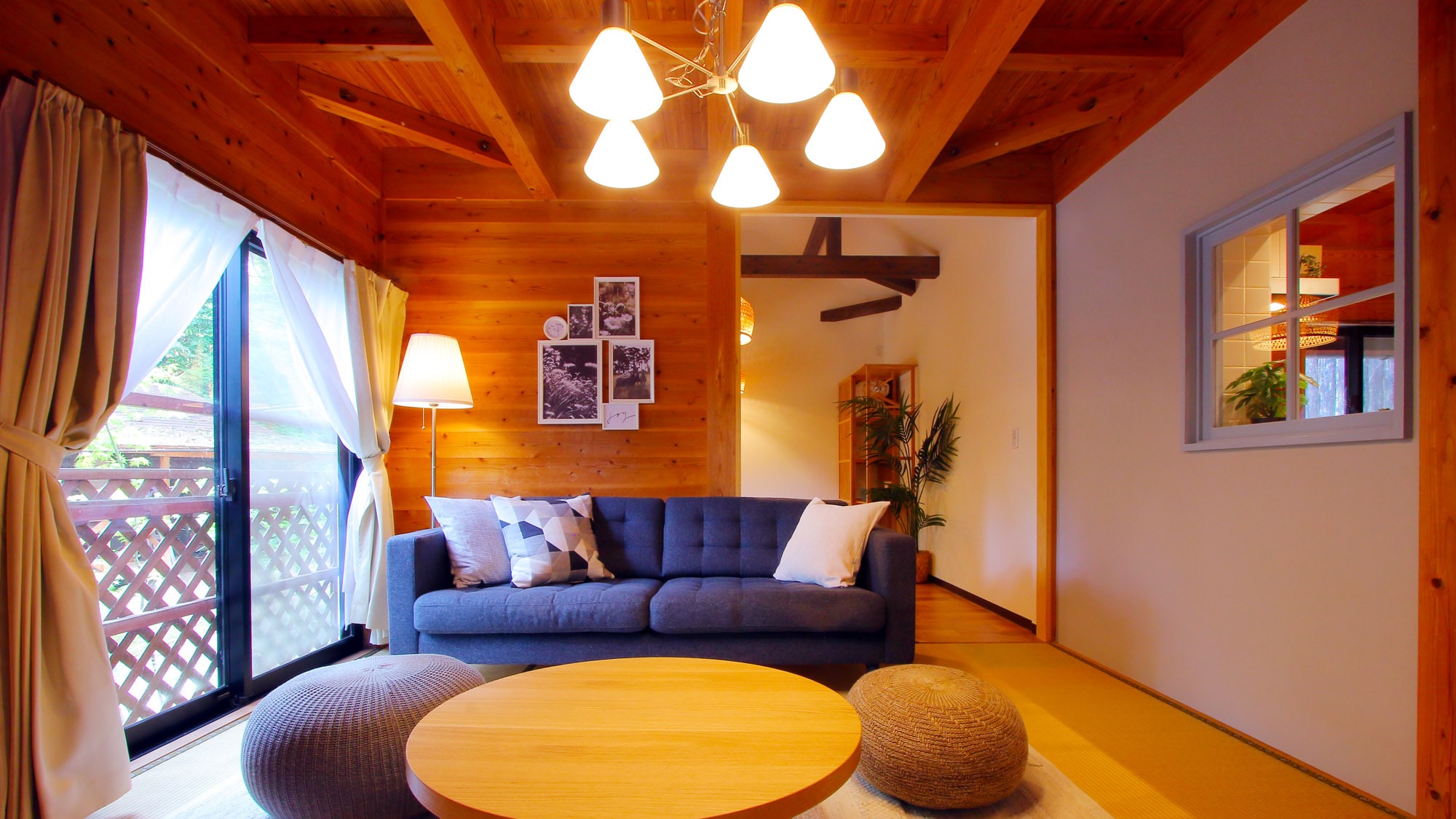 [Momiji] A comfortable sofa with tatami mats so you can relax on the floor