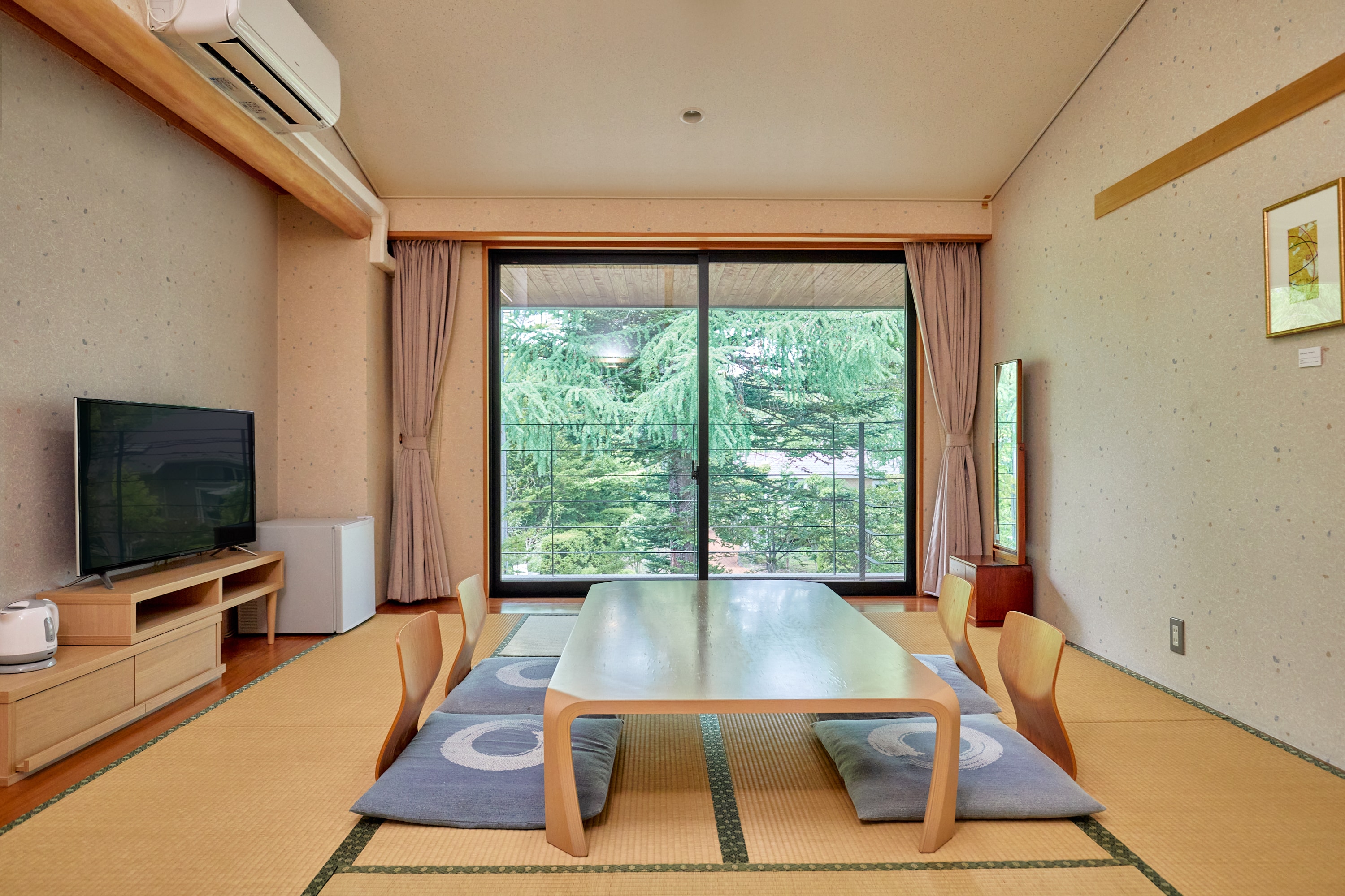 Japanese-style room with 10 tatami mats (1-5 people)