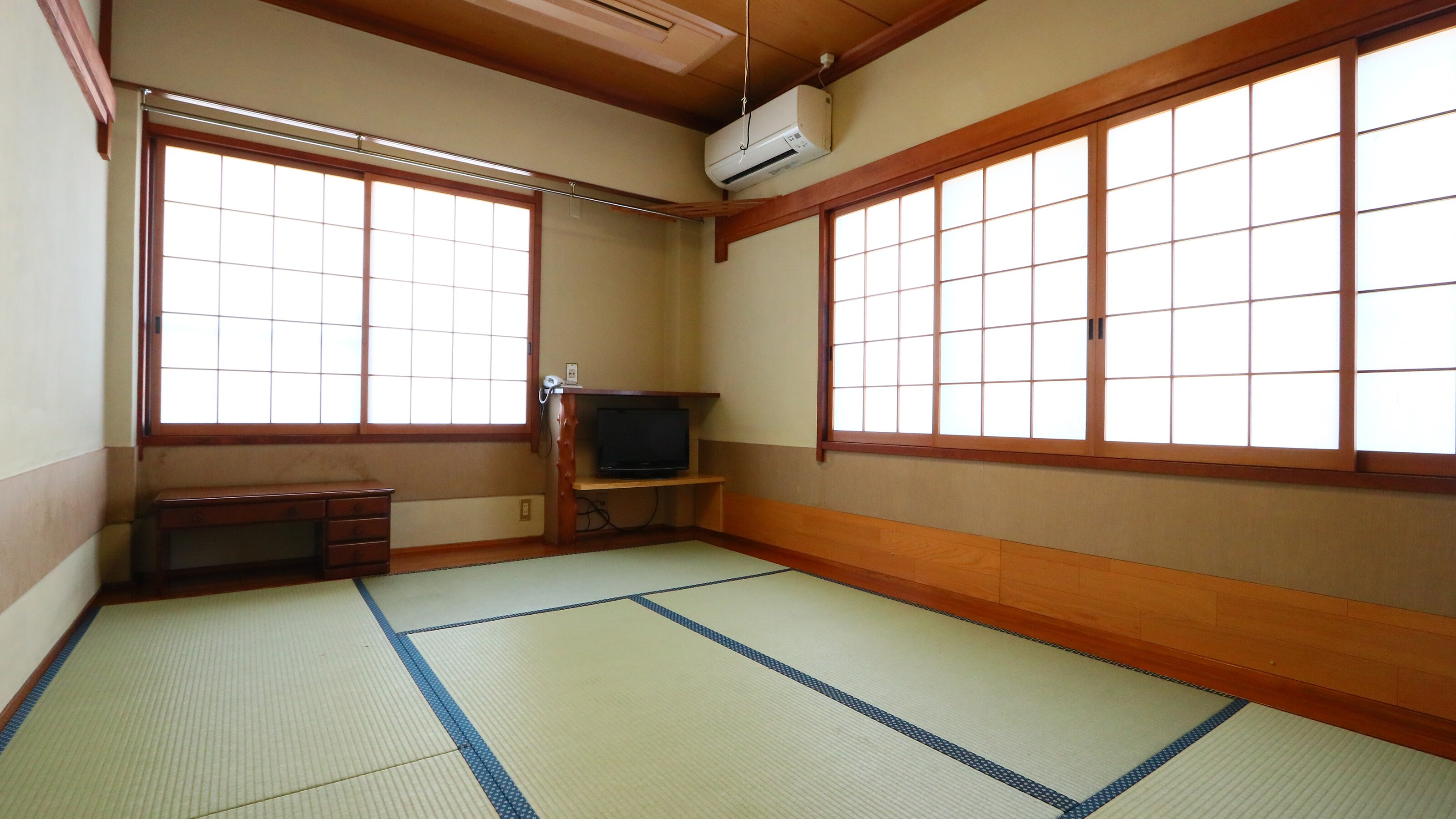 Japanese-style room (6 tatami mats)