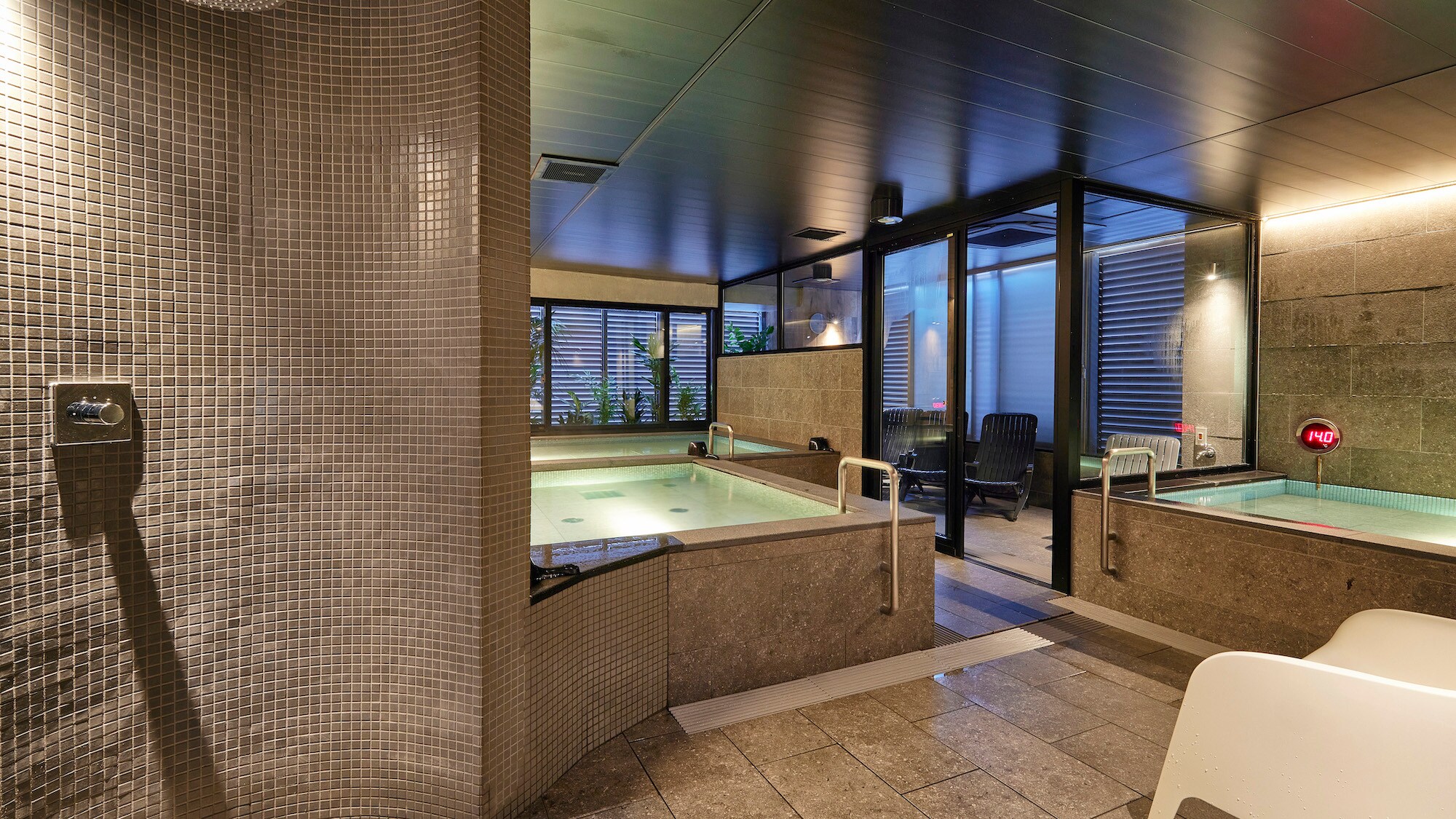 "Kawa no Yu" large public bath and sauna for men (business hours: 5:00-10:00/12:00-25:00) Day use available