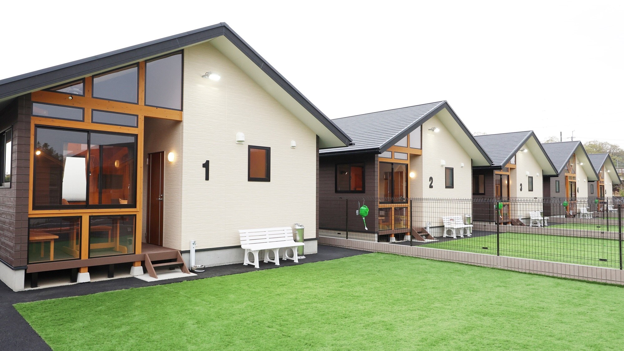 *New cottages opening in spring 2023♪All cottages come with their own private dog run!