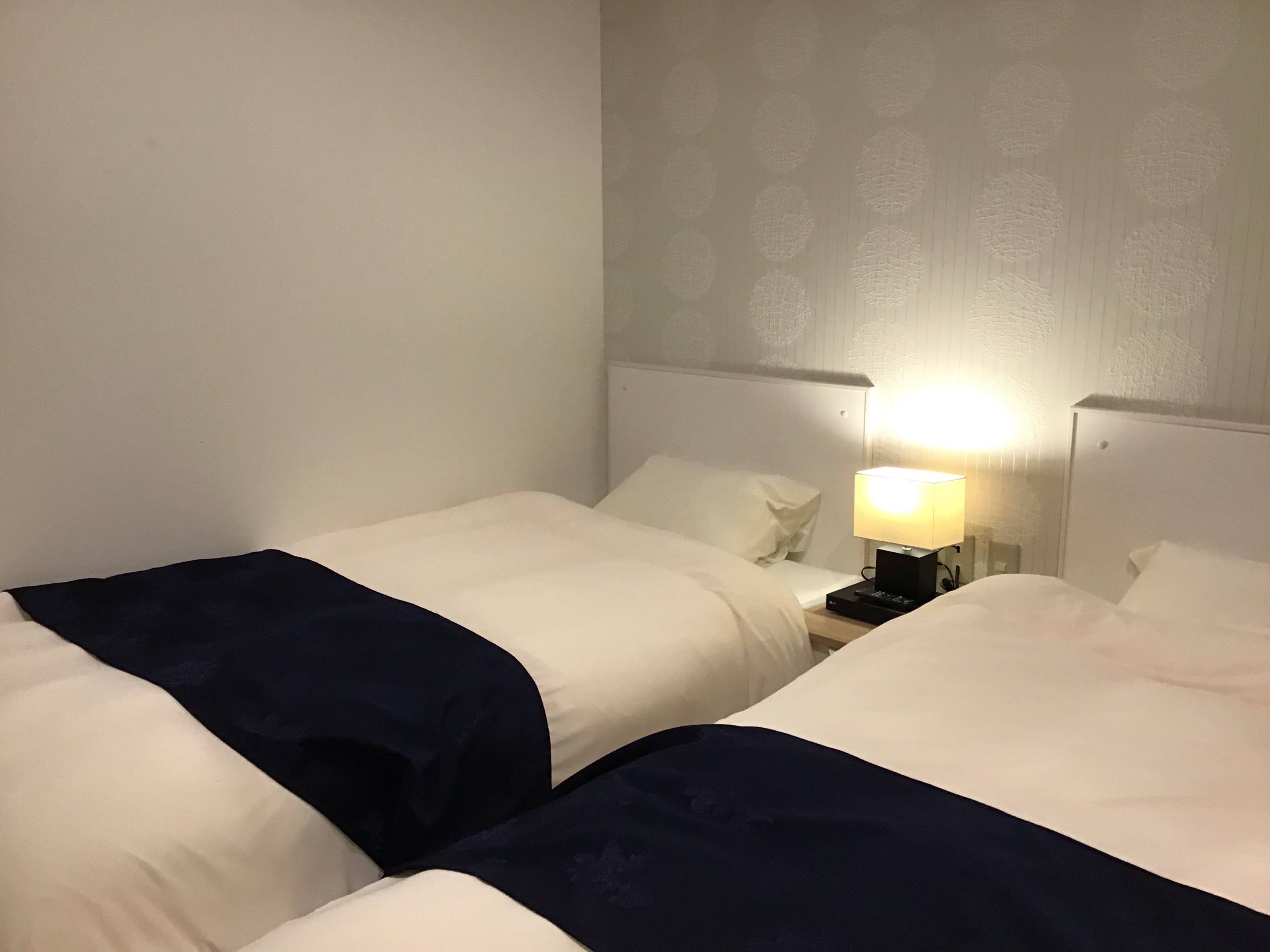 Twin bedroom: bed size (970×1950)×2, room size is 20 square meters