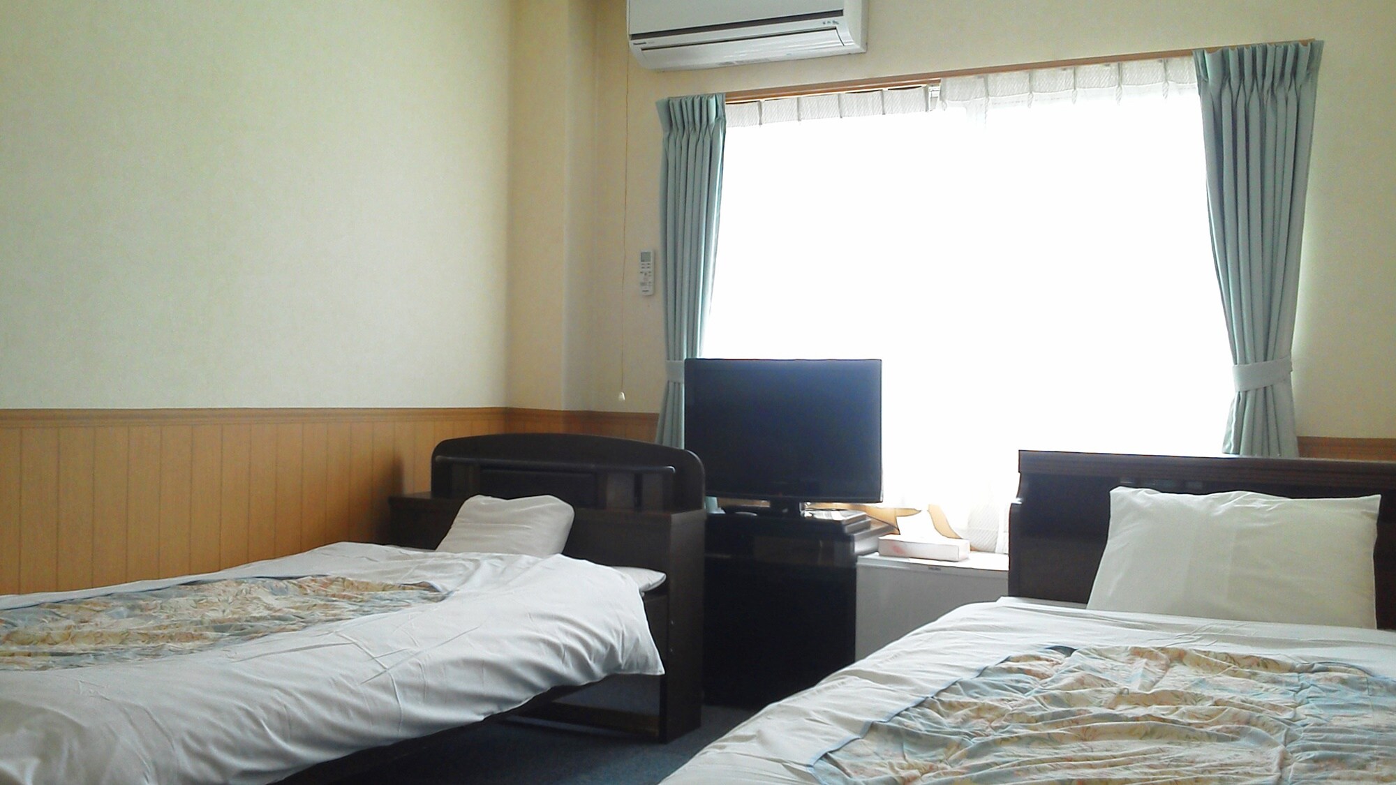 *Western-style room (twin)
