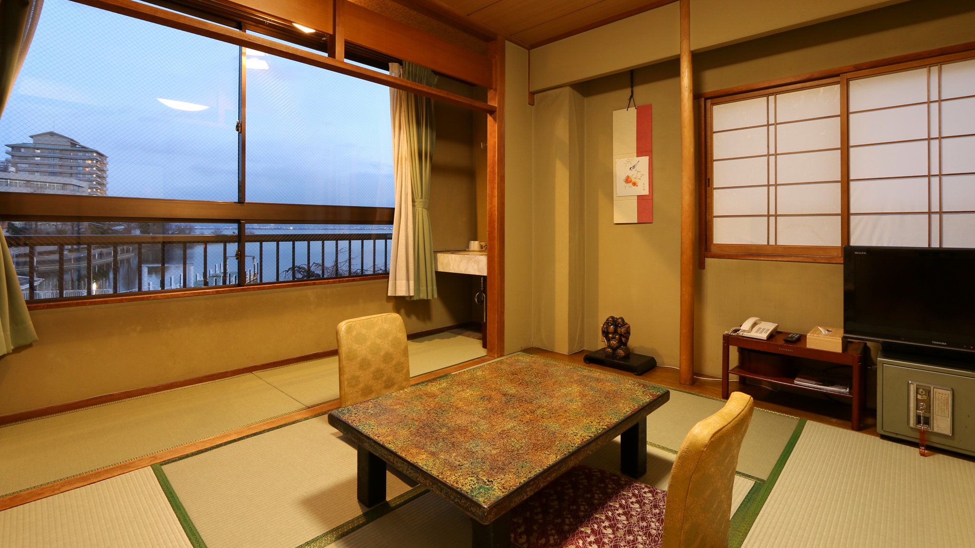 Lake view 6 tatami room