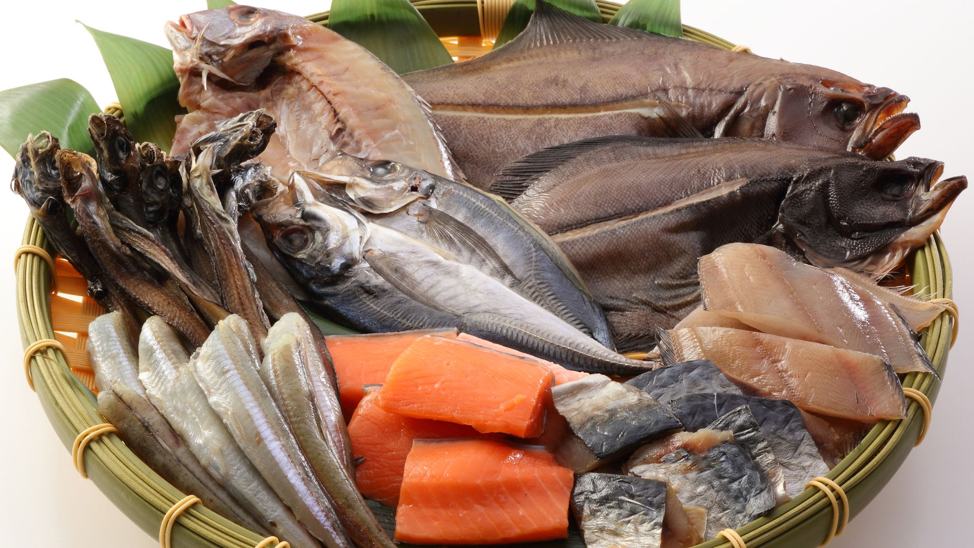 [Panggang arang ~Berkah Laut~] Kami menawarkan 3 jenis ikan kering yang ditangkap di perairan sekitar Prefektur Niigata.