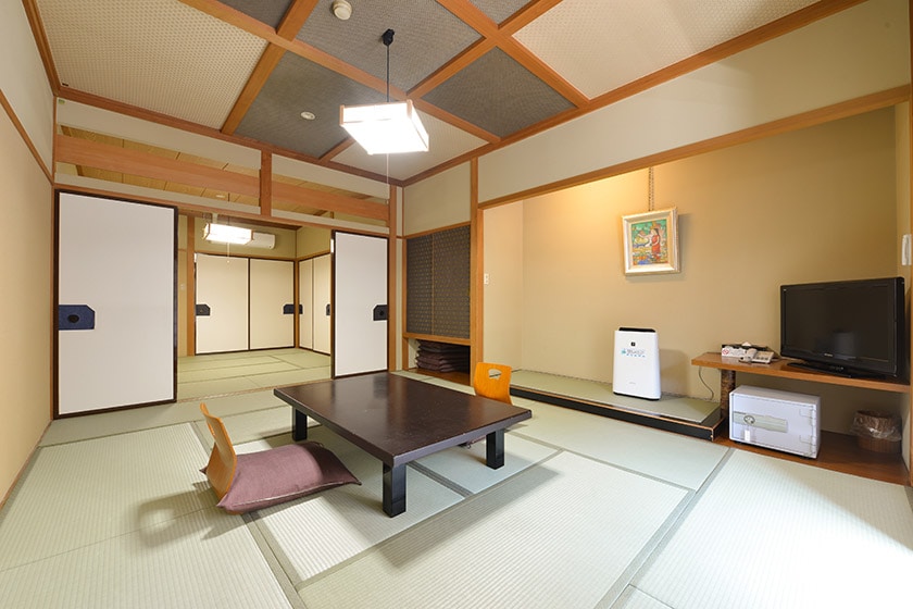Standard Japanese-style room, 18 tatami mats, with indoor bath (Awayuseikan)