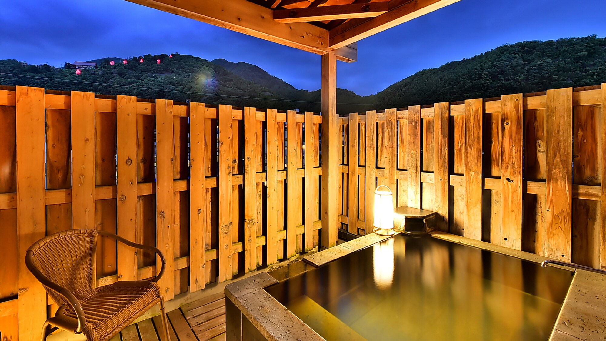 Suối nước nóng riêng, đài quan sát ngoài trời