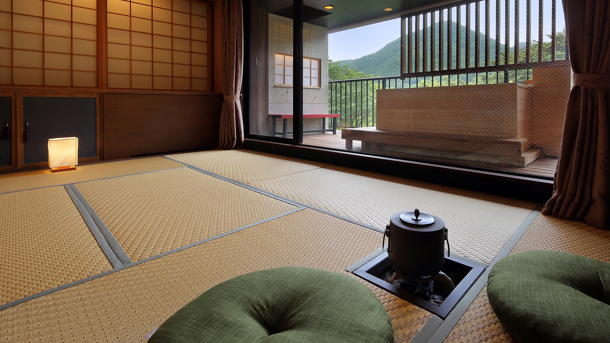 Kamar bergaya Jepang dengan pemandian terbuka "Sakura no Ma"