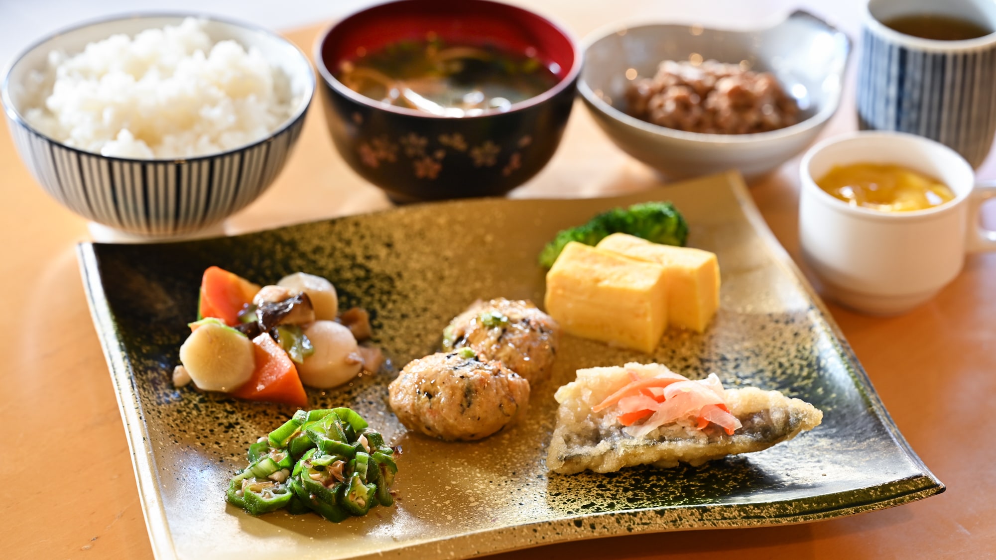 Image of a Japanese/Western buffet breakfast