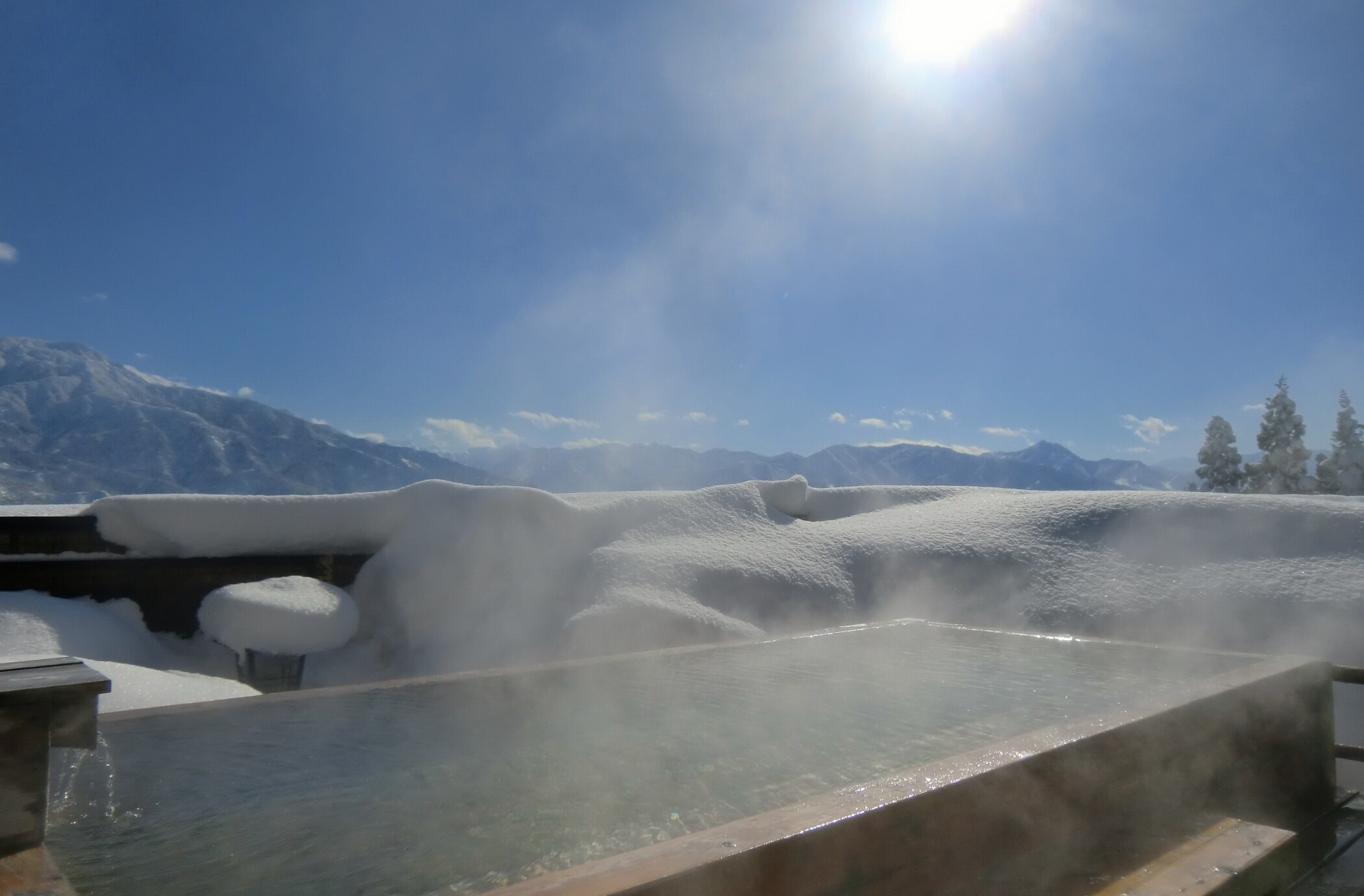 บ่ออาบน้ำชมวิวกลางแจ้ง