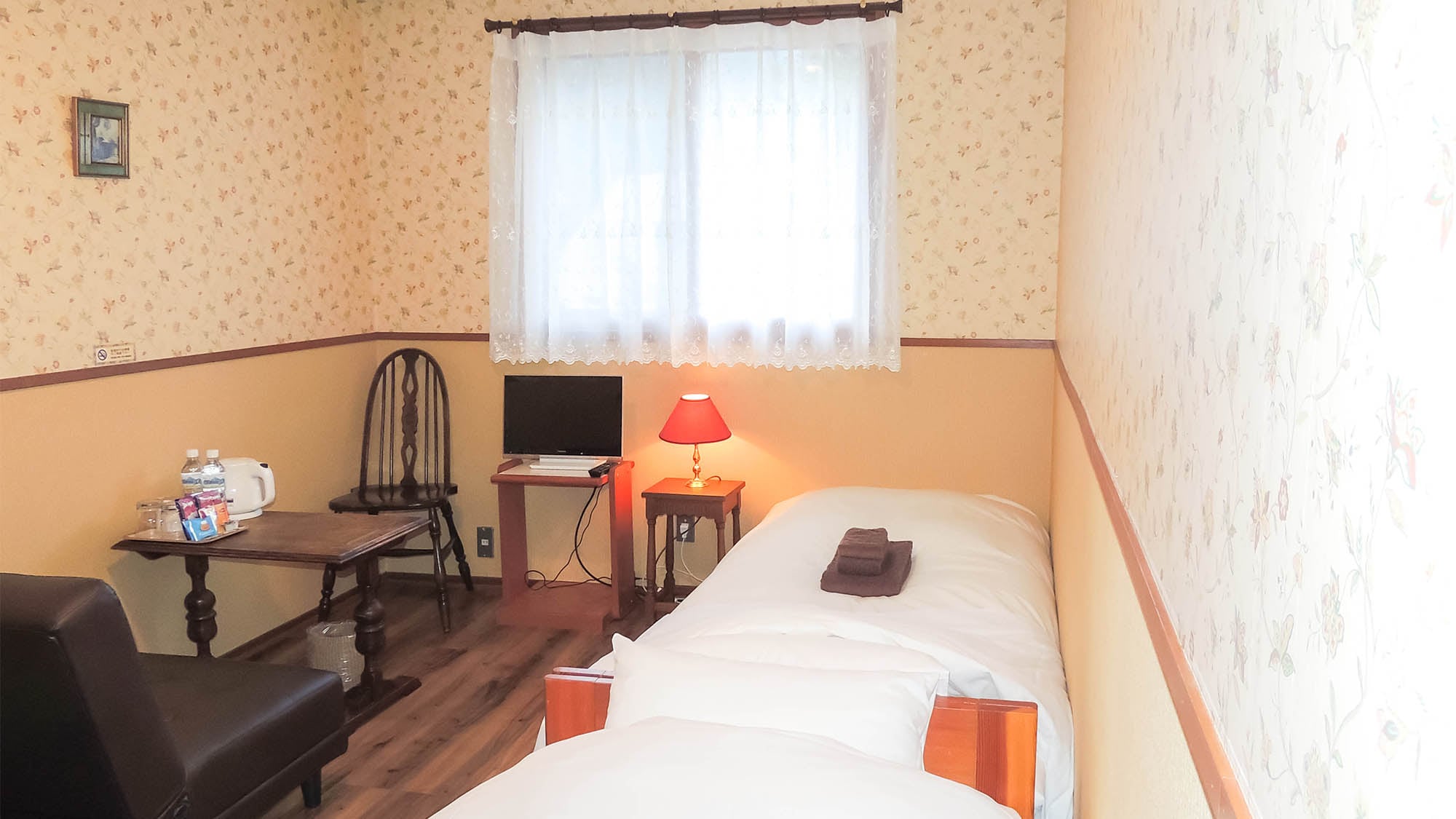 ・ [Twin room] Relax and relax in a simple room