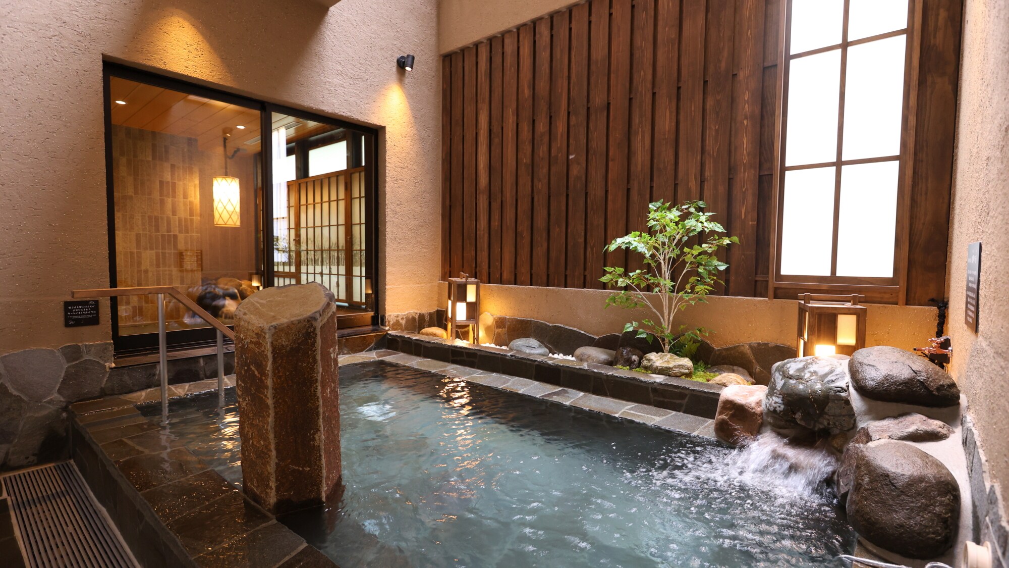 ◇Women's large public bath (open-air bath)