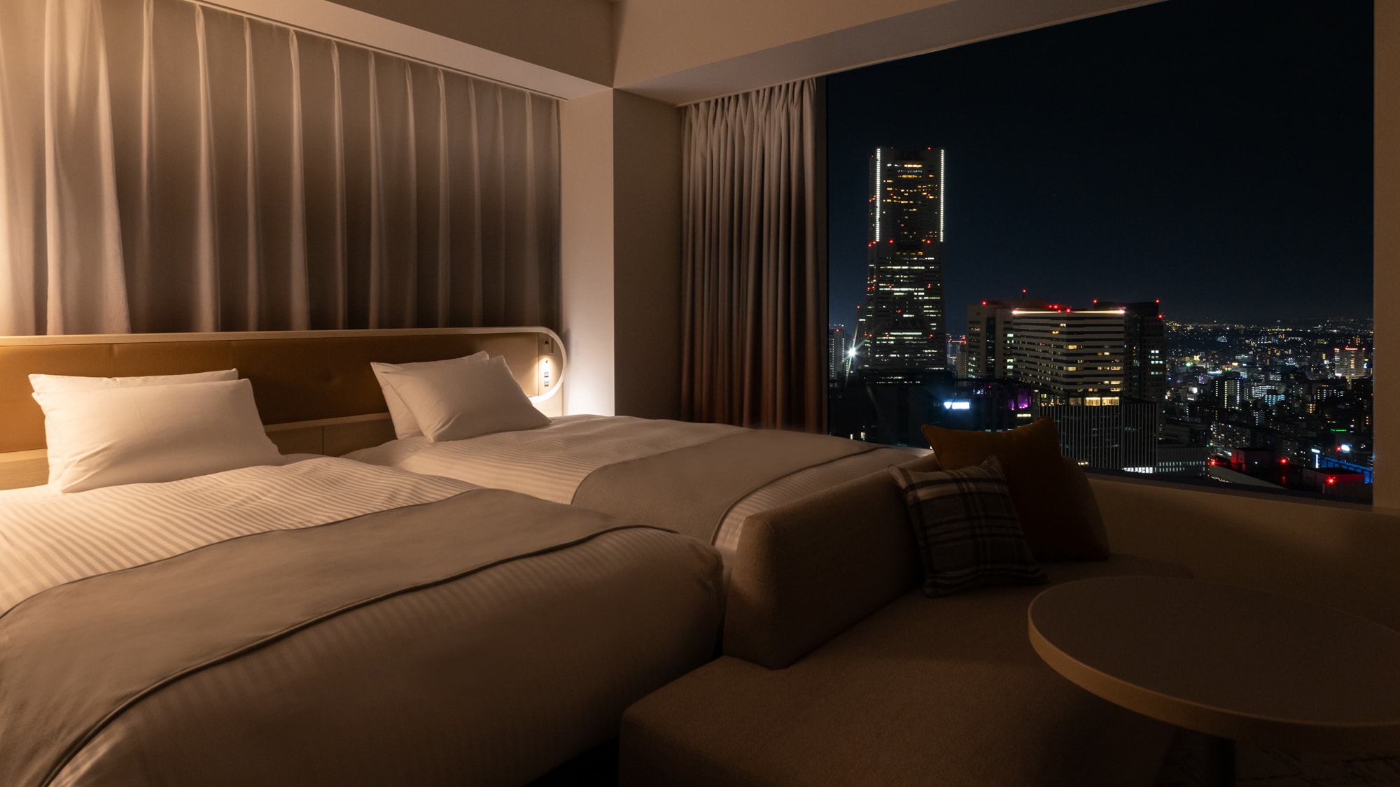 Superior Twin B (night view)