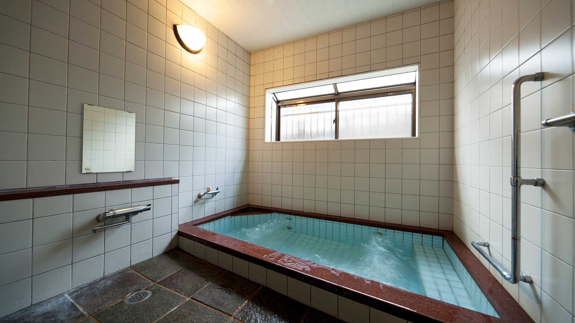 ・Indoor bath hours: 17:00-23:00