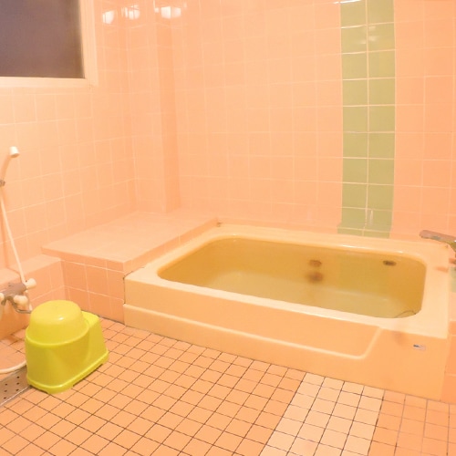 ◆Contoh kamar mandi wanita: Sampo, kondisioner, dan sabun mandi disediakan.