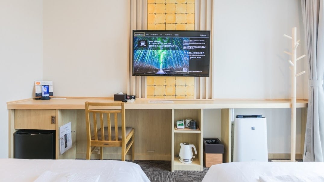 Twin table side